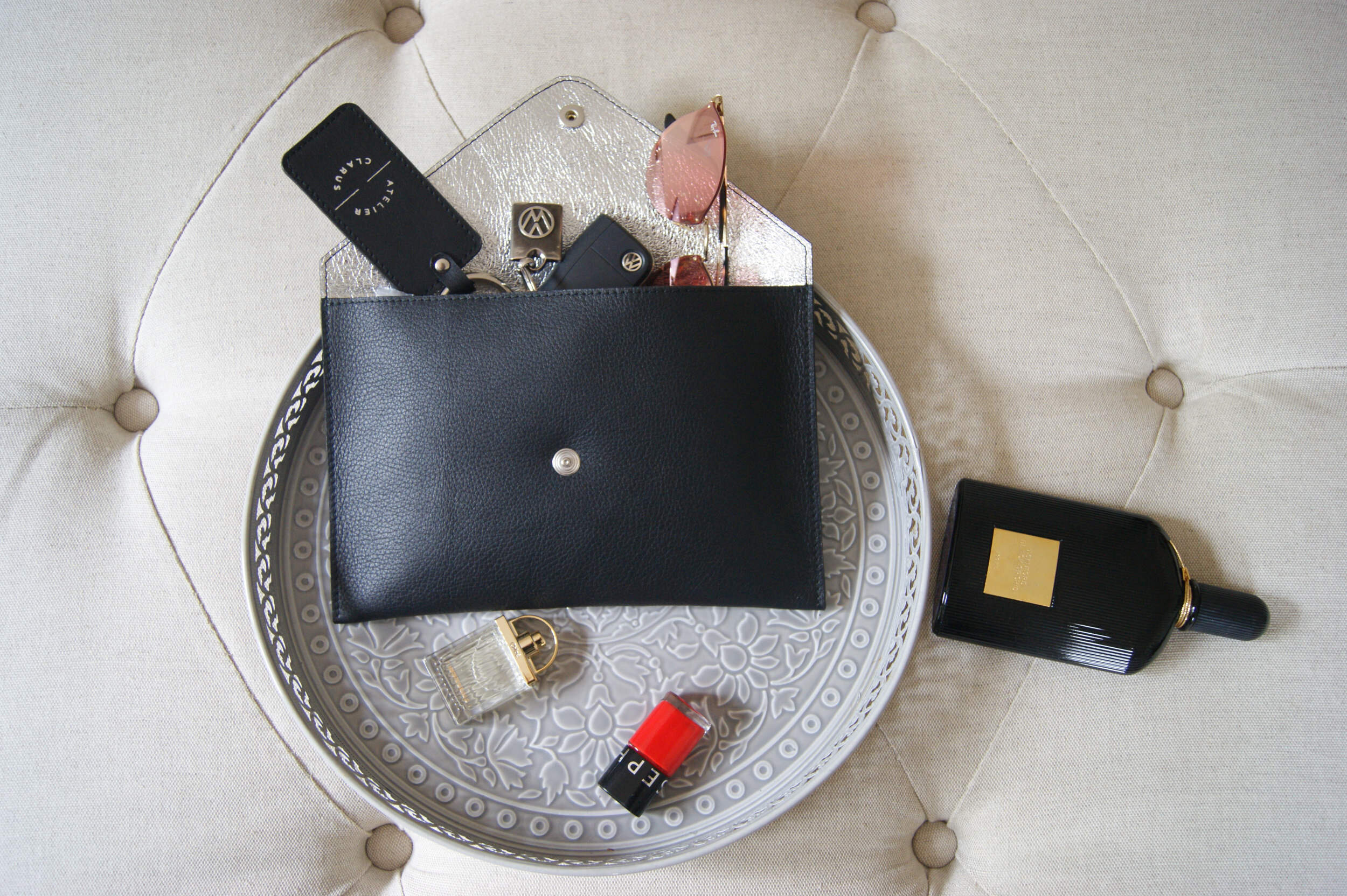 grande pochette ouverte cuir noir et cuir métallisé argent