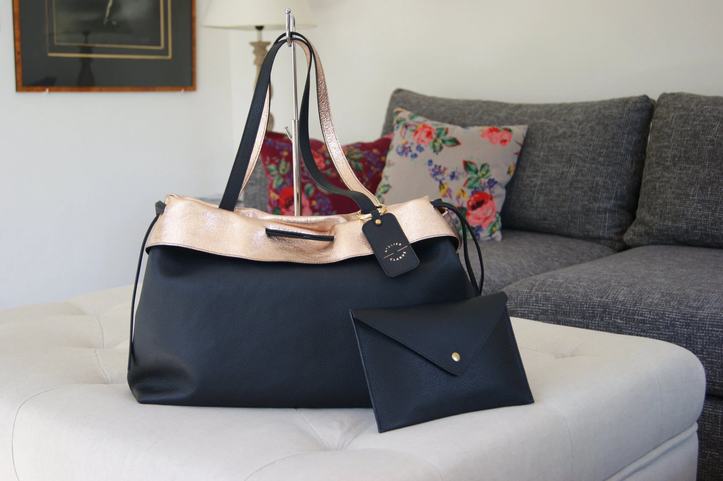 grand sac cuir noir revers métallisé rose gold modèle signature vue face