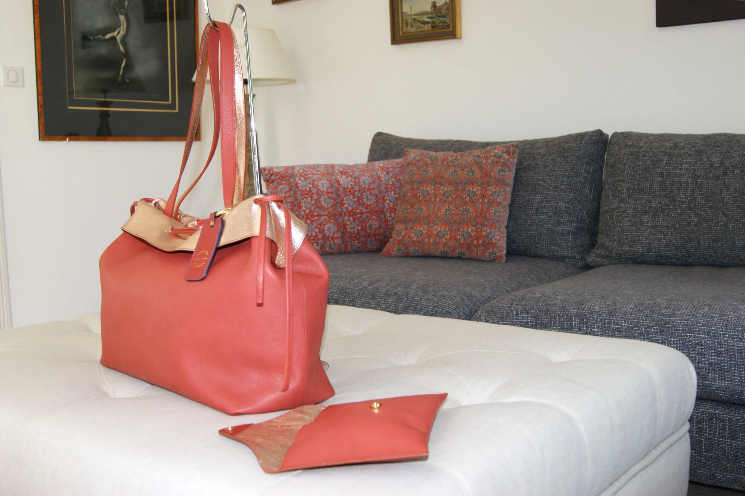 grand sac cuir rouille revers métallisé rose gold modèle signature vue profil