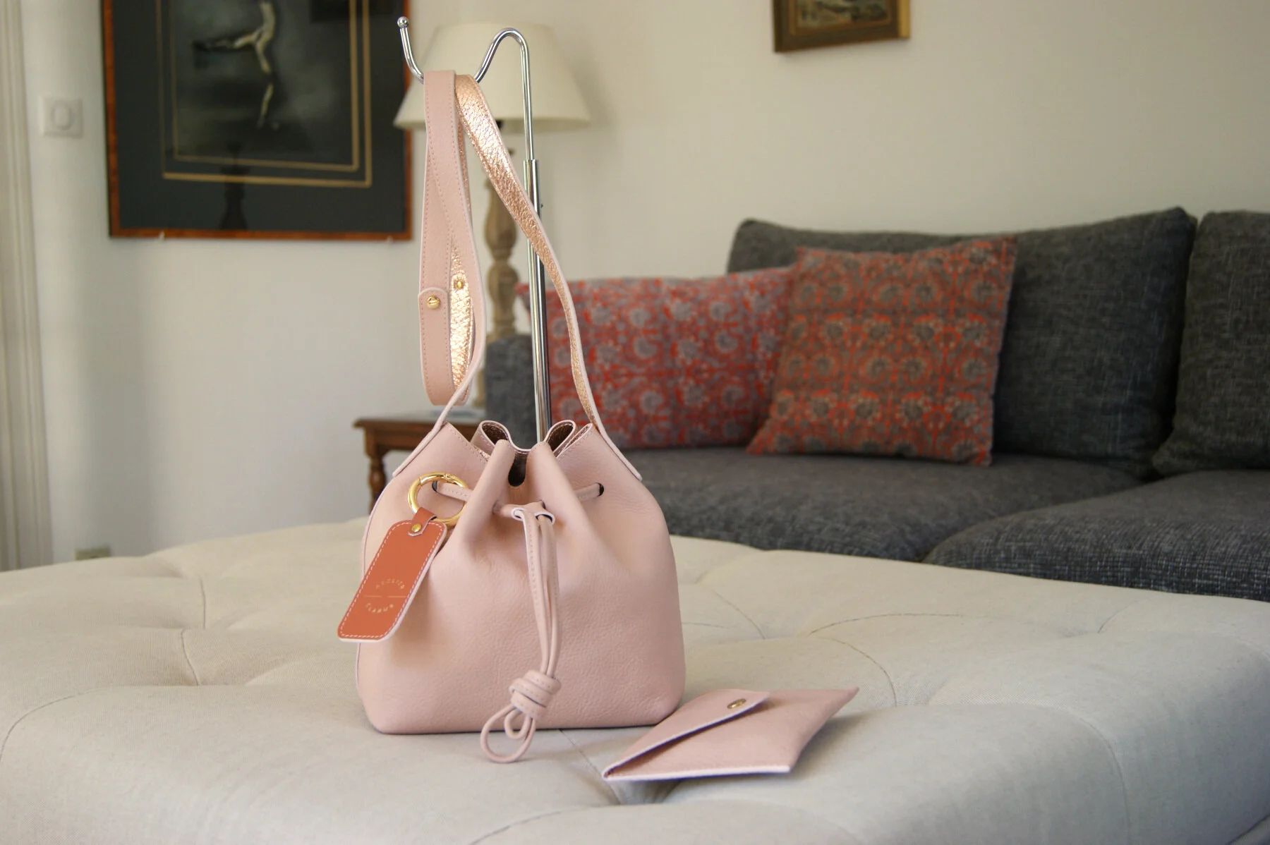 petit sac mini seau cuir rose intérieur métallisé rose gold vue face