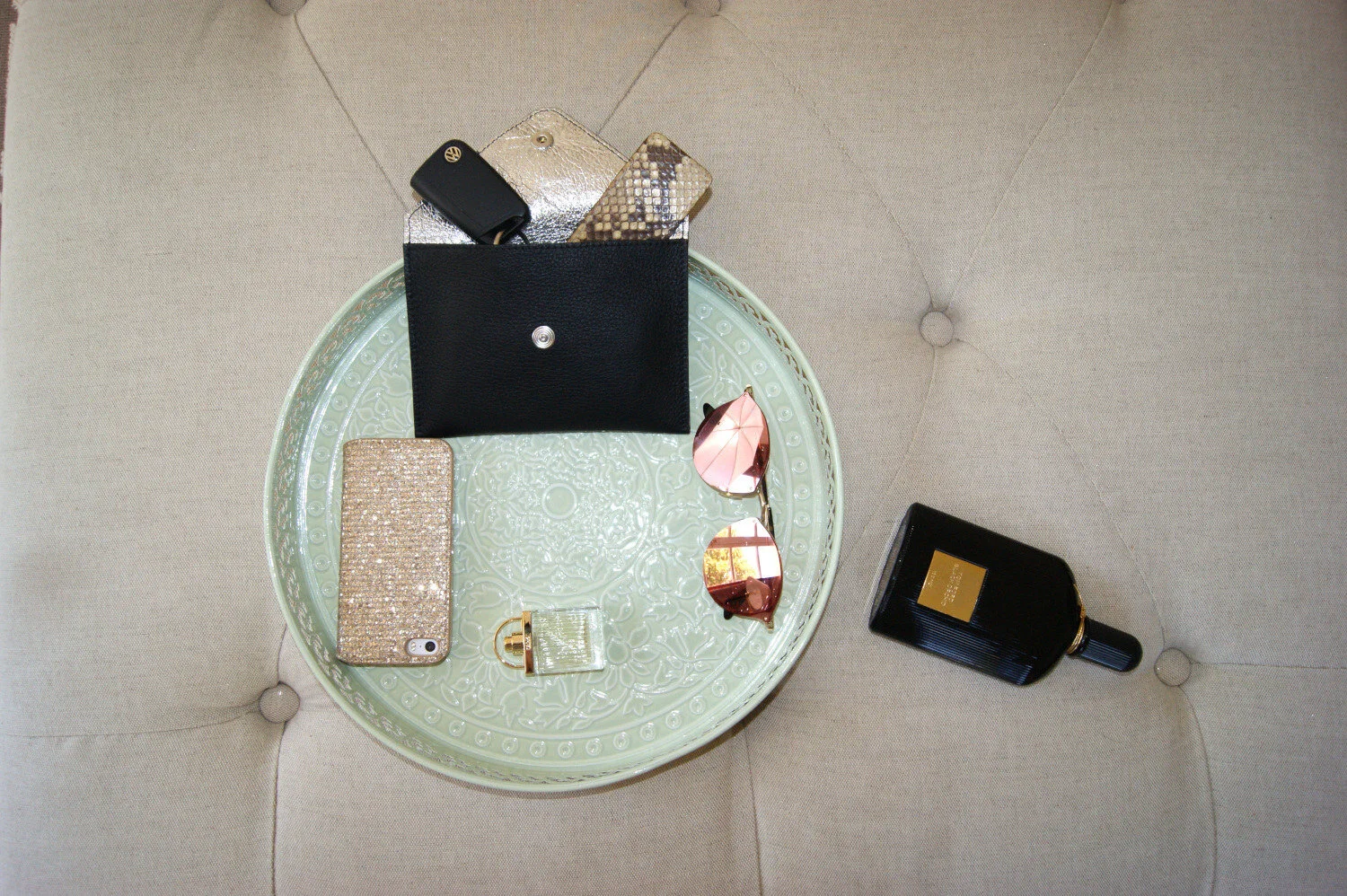 petite pochette ouverte cuir grainé noir intérieur métallisé argent