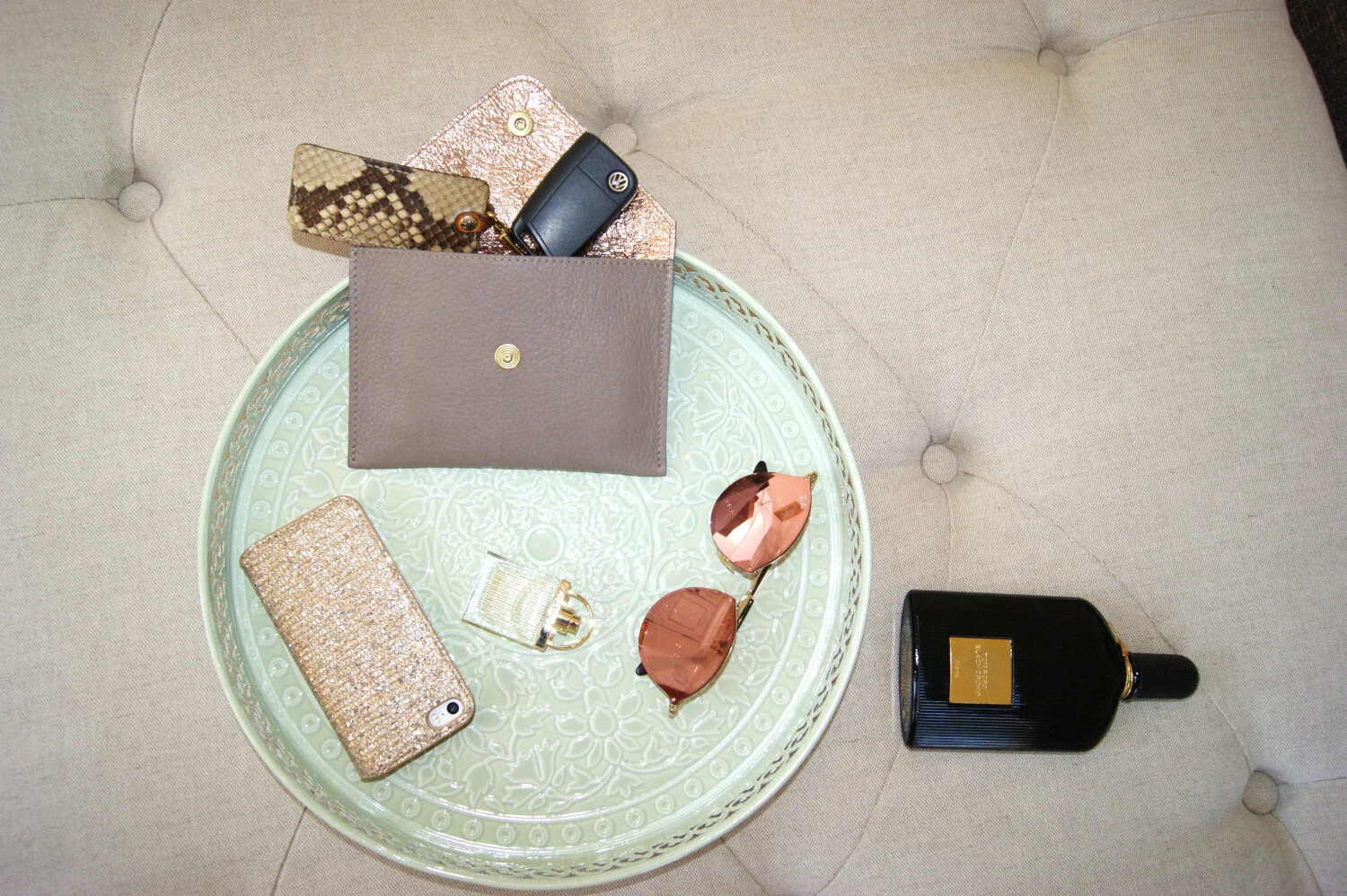 petite pochette ouverte cuir grainé taupe intérieur métallisé rose gold