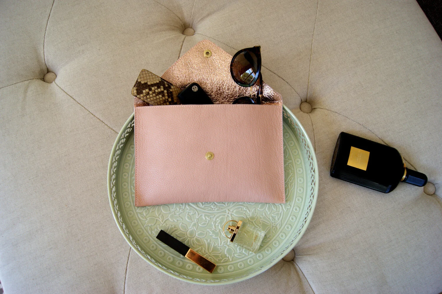 grande pochette ouverte cuir grainé rose intérieur métallisé rose gold