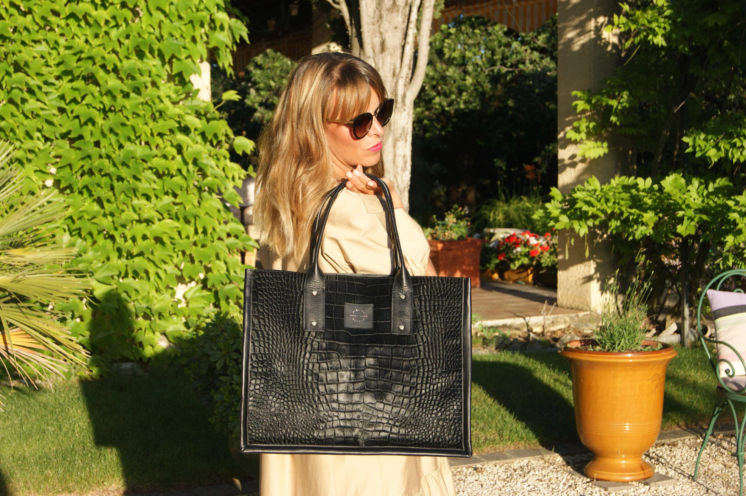grand cabas cuir noir à poils ras embossé croco porté épaule