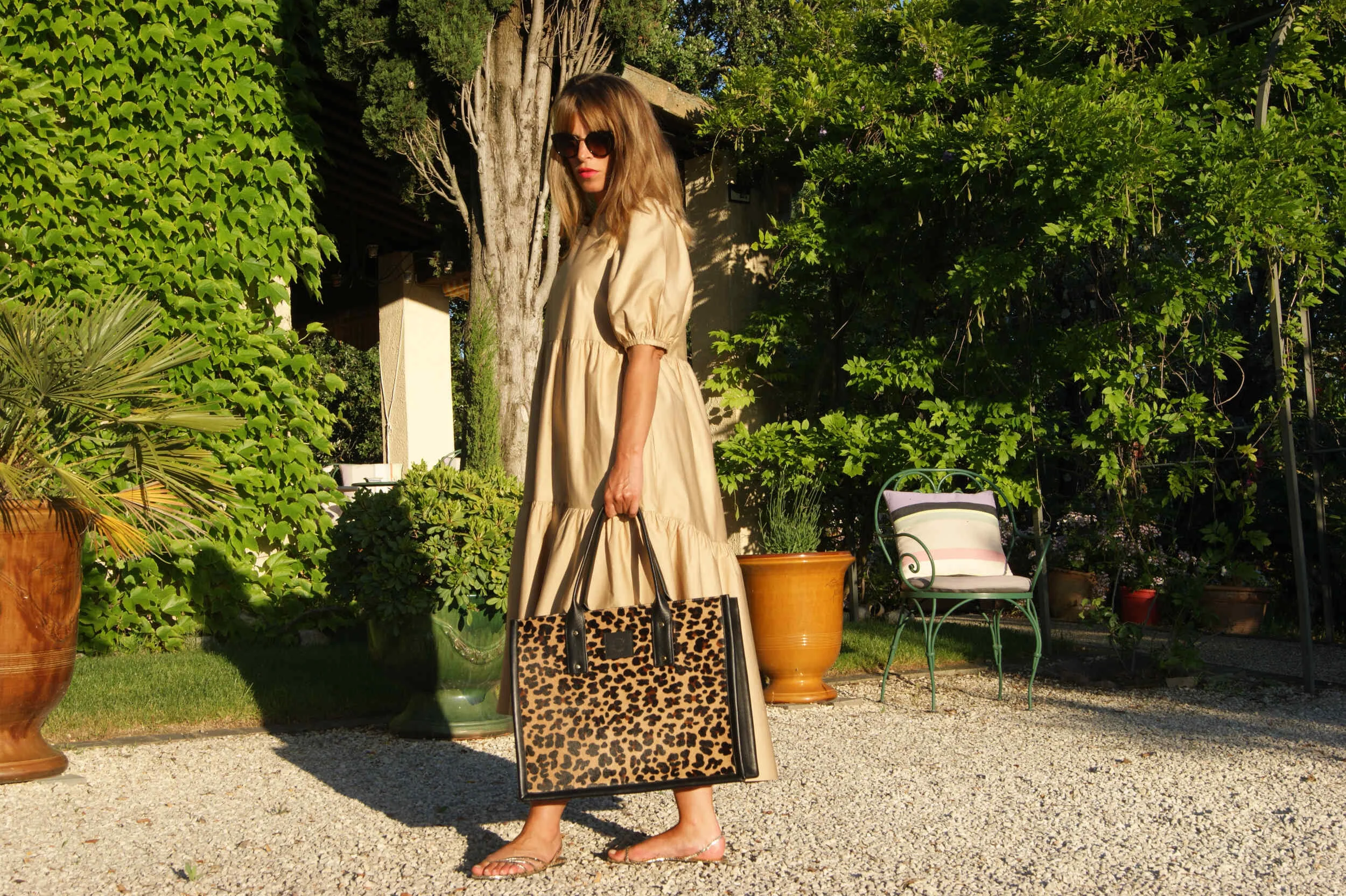 grand cabas cuir à poils imprimé léopard anses cuir noir grainé porté main