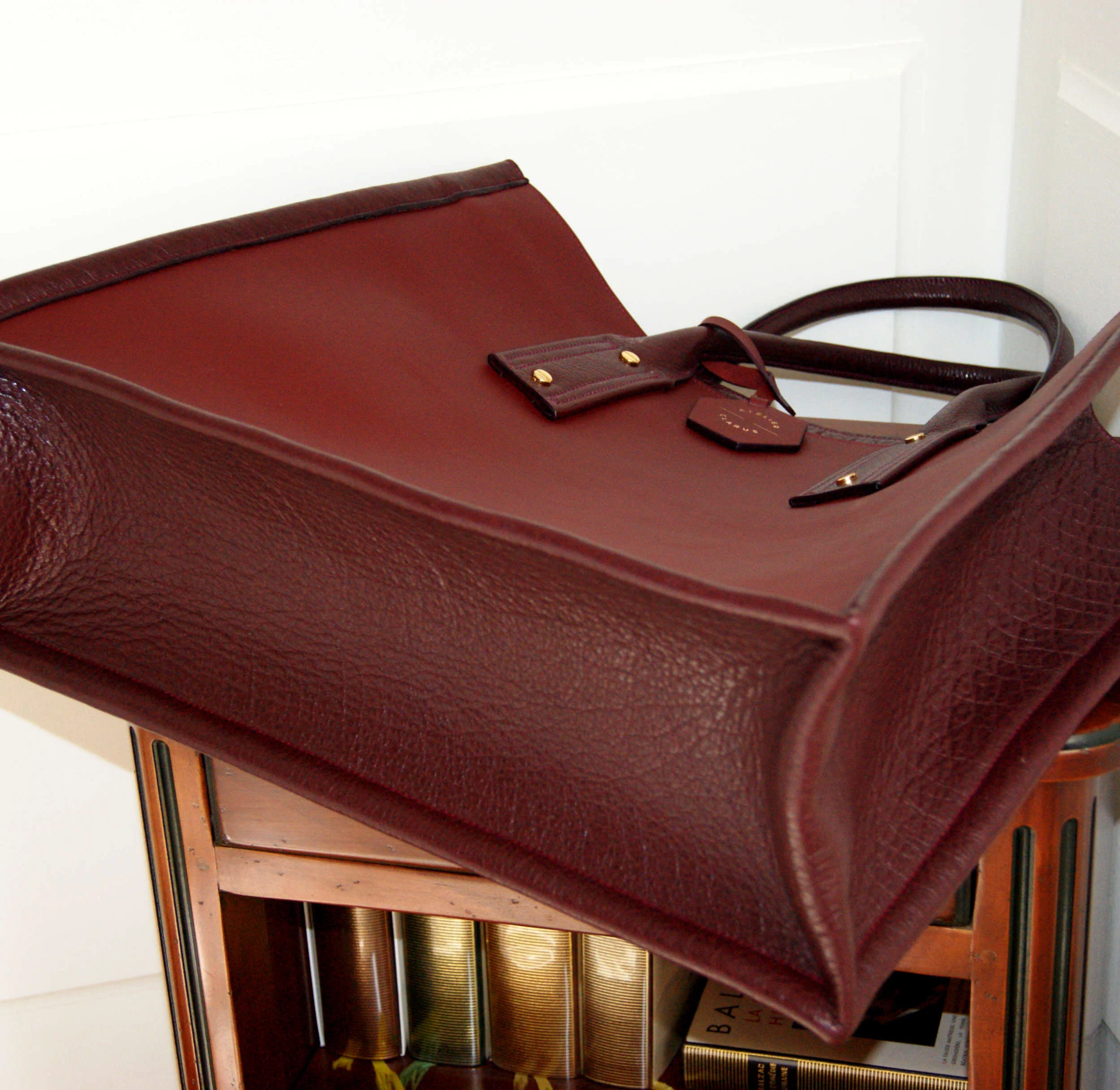 grand cabas cuir bordeaux vue dessous