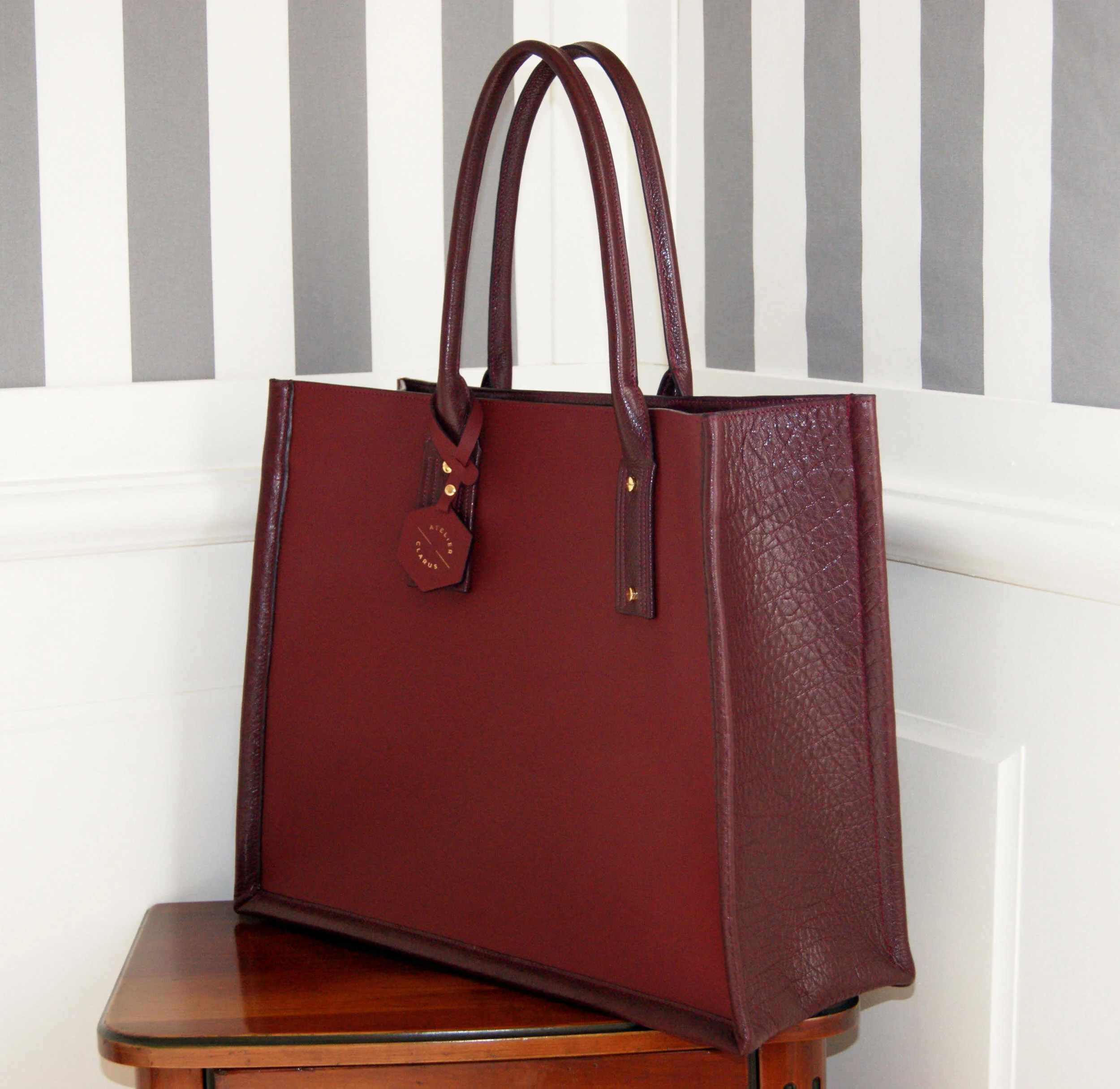 grand cabas cuir bordeaux vue demi profil