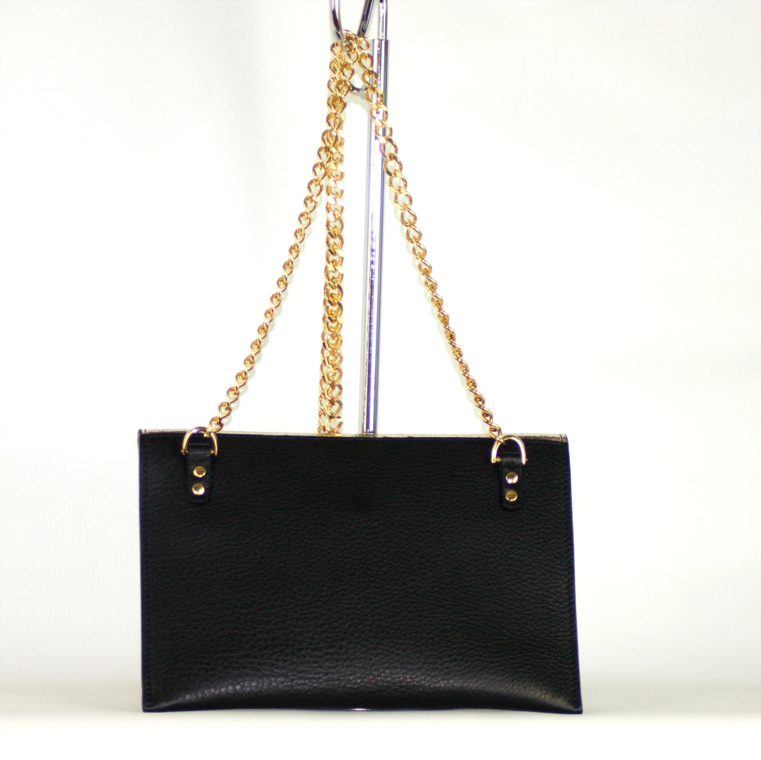 Sac Pochette Signature avec chaîne dorée cuir noir et lamé or