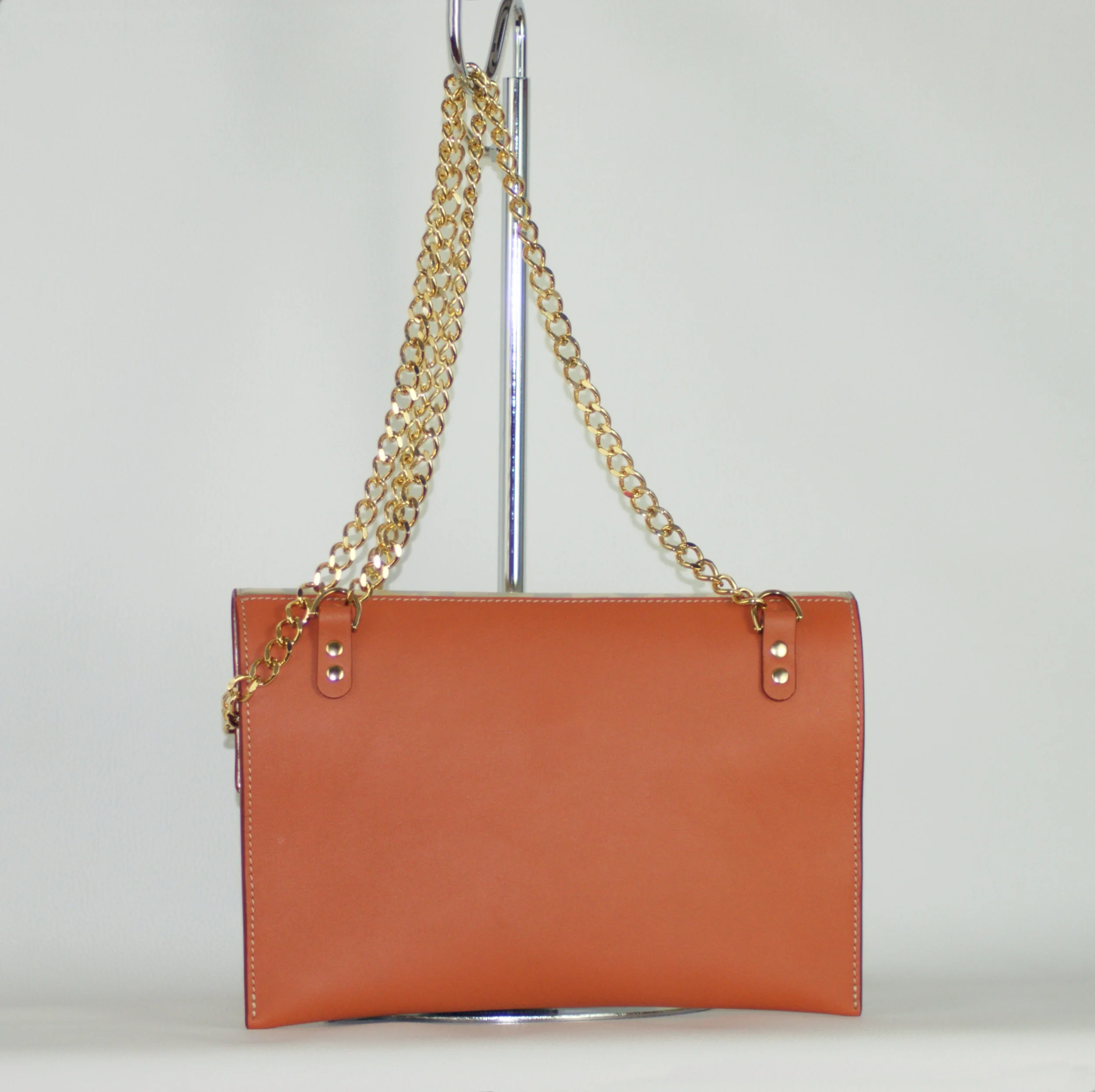 Sac Pochette Signature avec chaîne dorée cuir gold et léopard métallisé