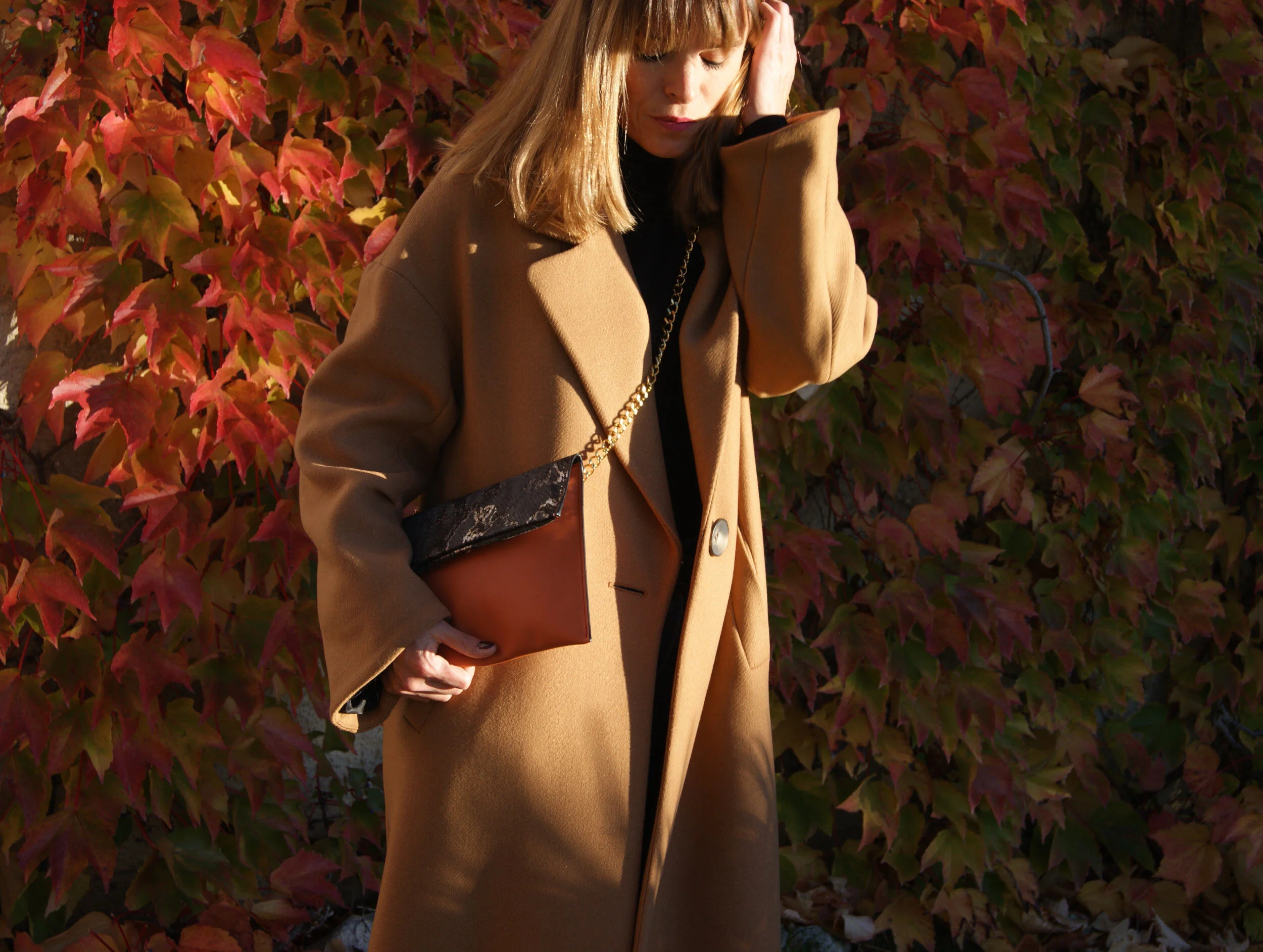 Sac Pochette Signature avec chaîne dorée cuir gold et python métal