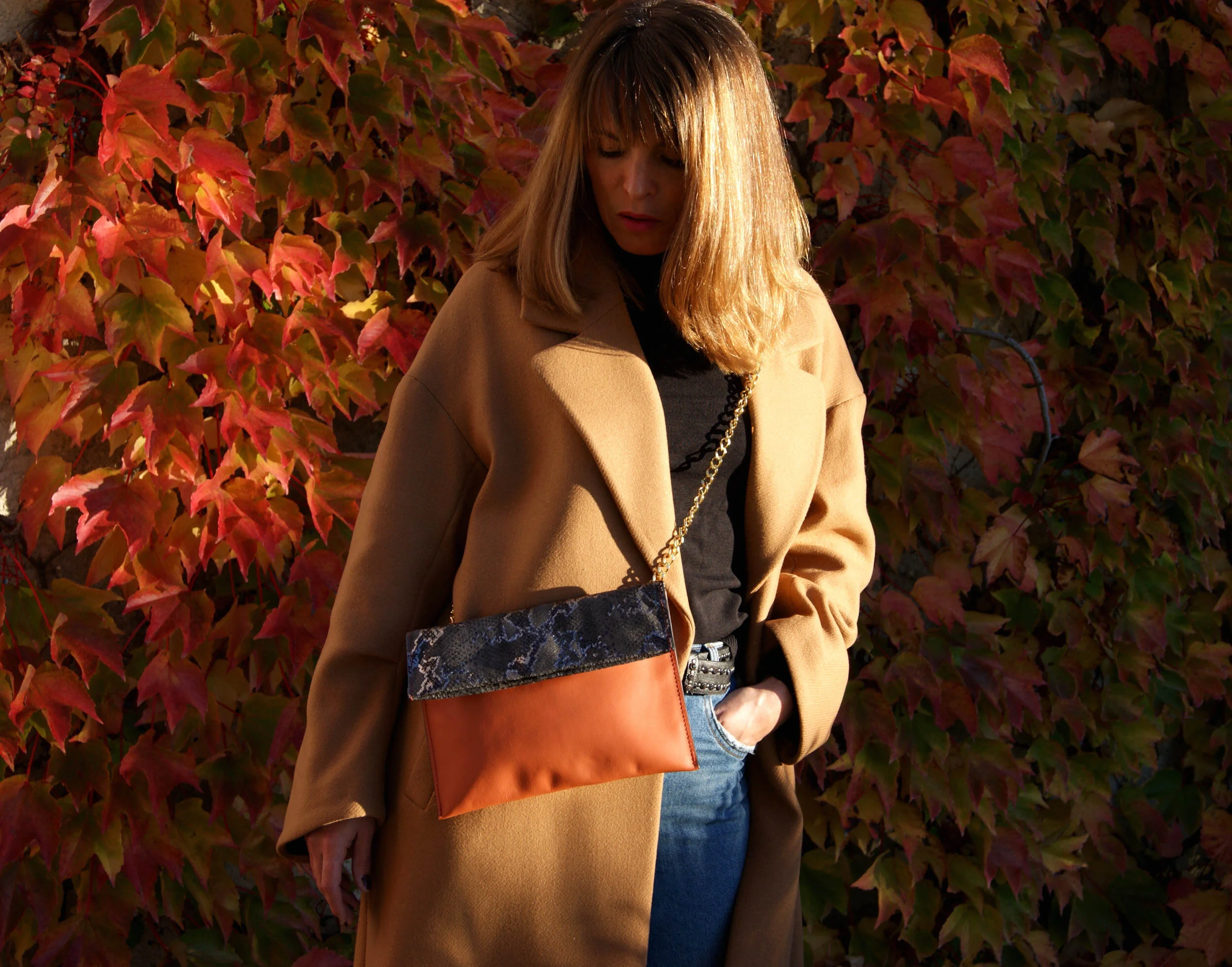 Sac Pochette Signature avec chaîne dorée cuir gold et python métal