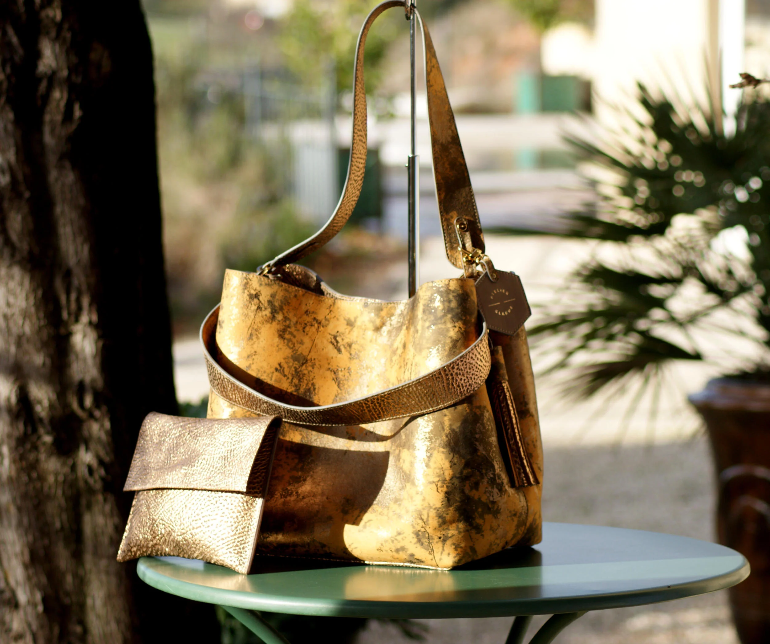 sac cuir fantaisie couleur ocre jaune éclats métallisés