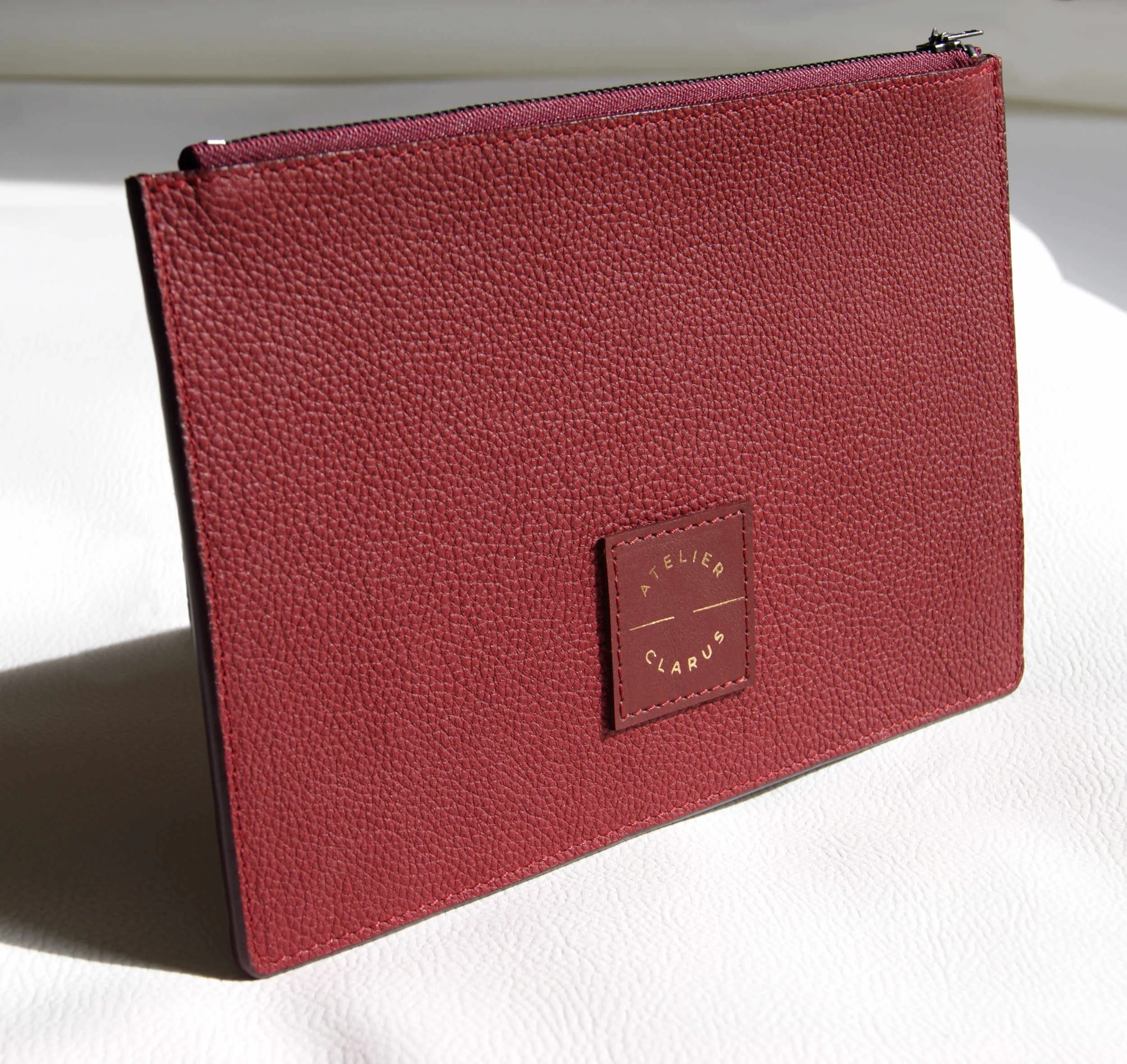 Création française sac sur mesure grand cabas cuir grainé bordeaux pochette assortie