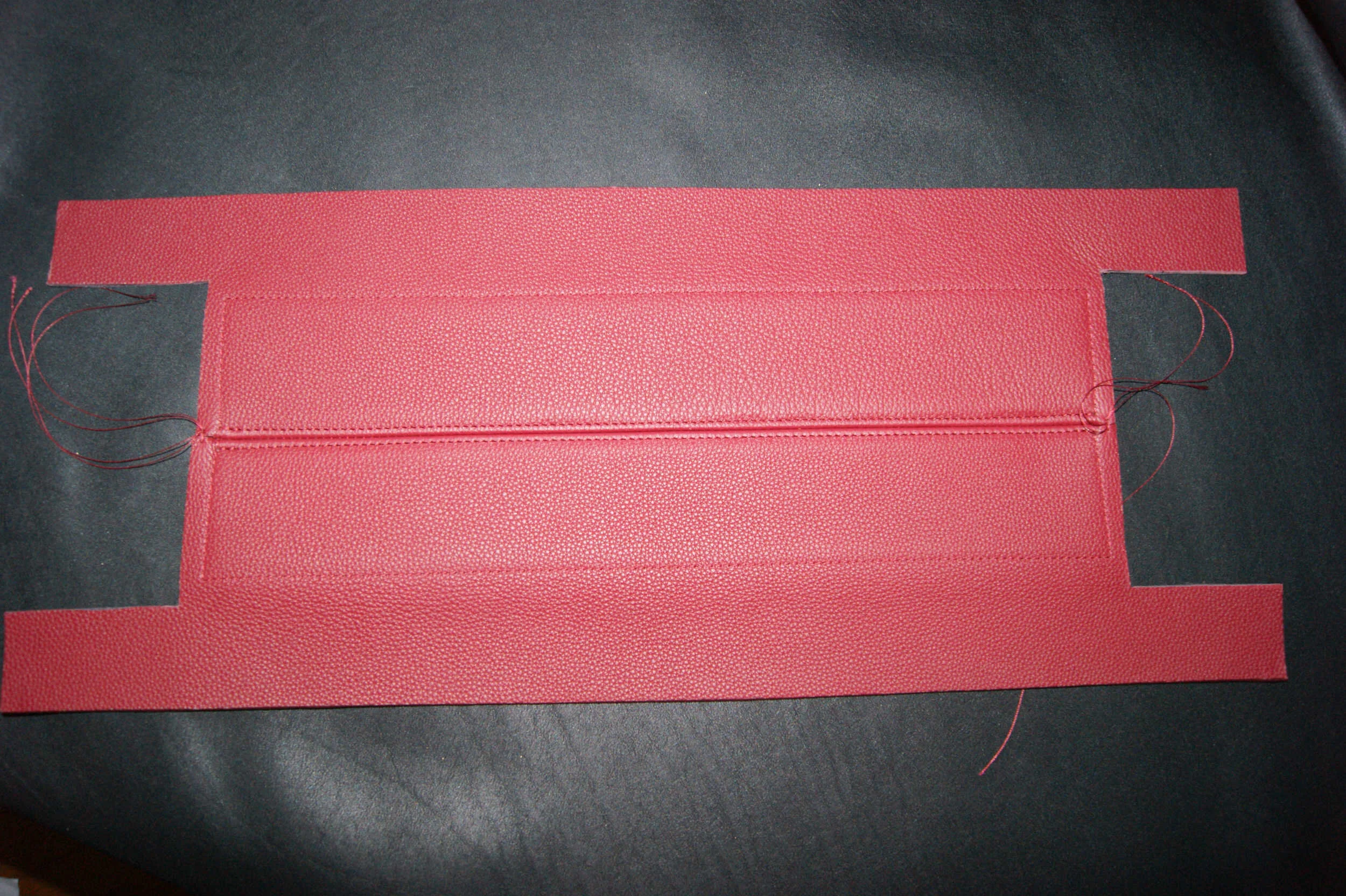 Création française sac sur mesure grand cabas cuir grainé bordeaux détail fabrication