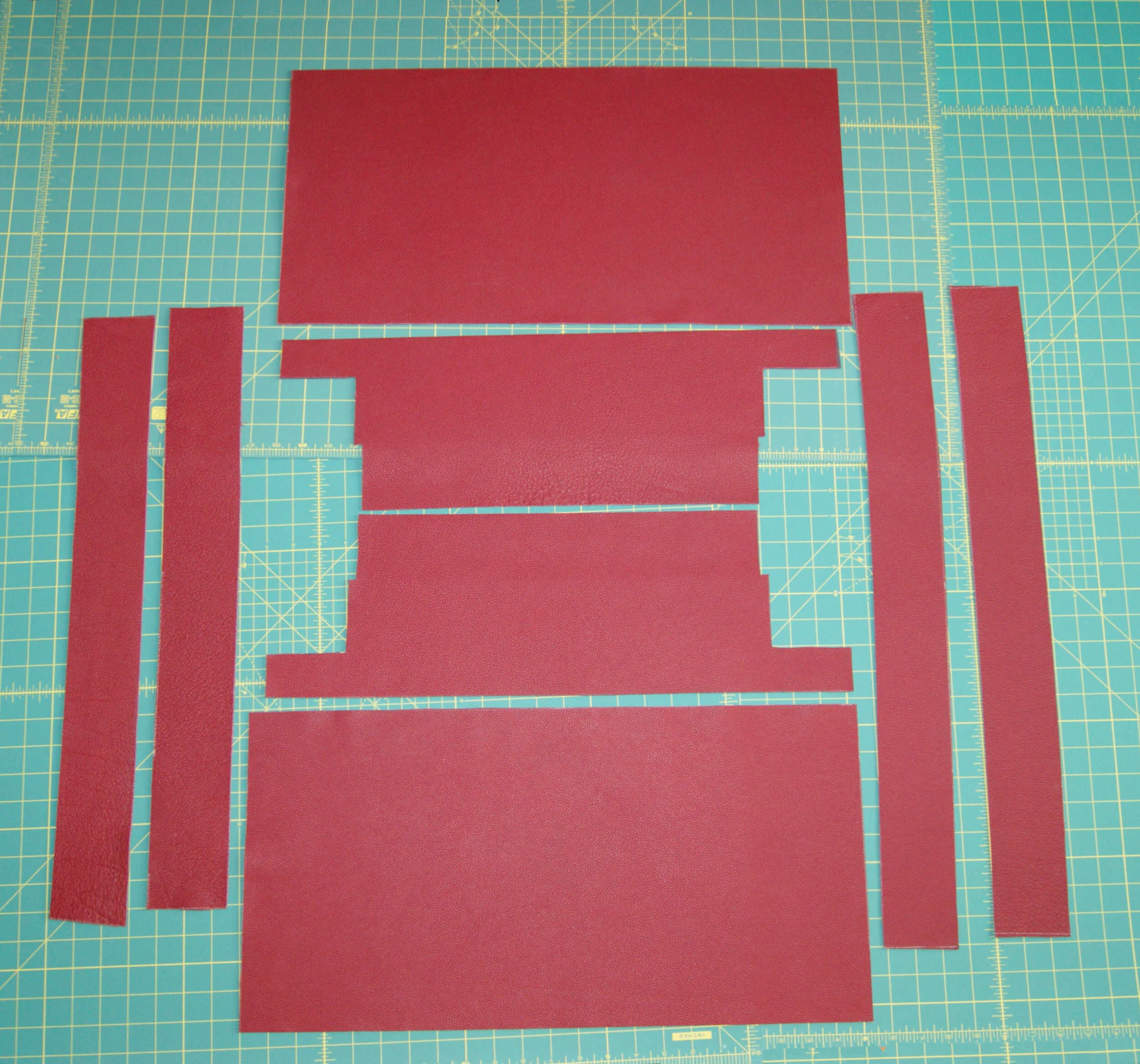 Création française sac sur mesure grand cabas cuir grainé bordeaux détail fabrication