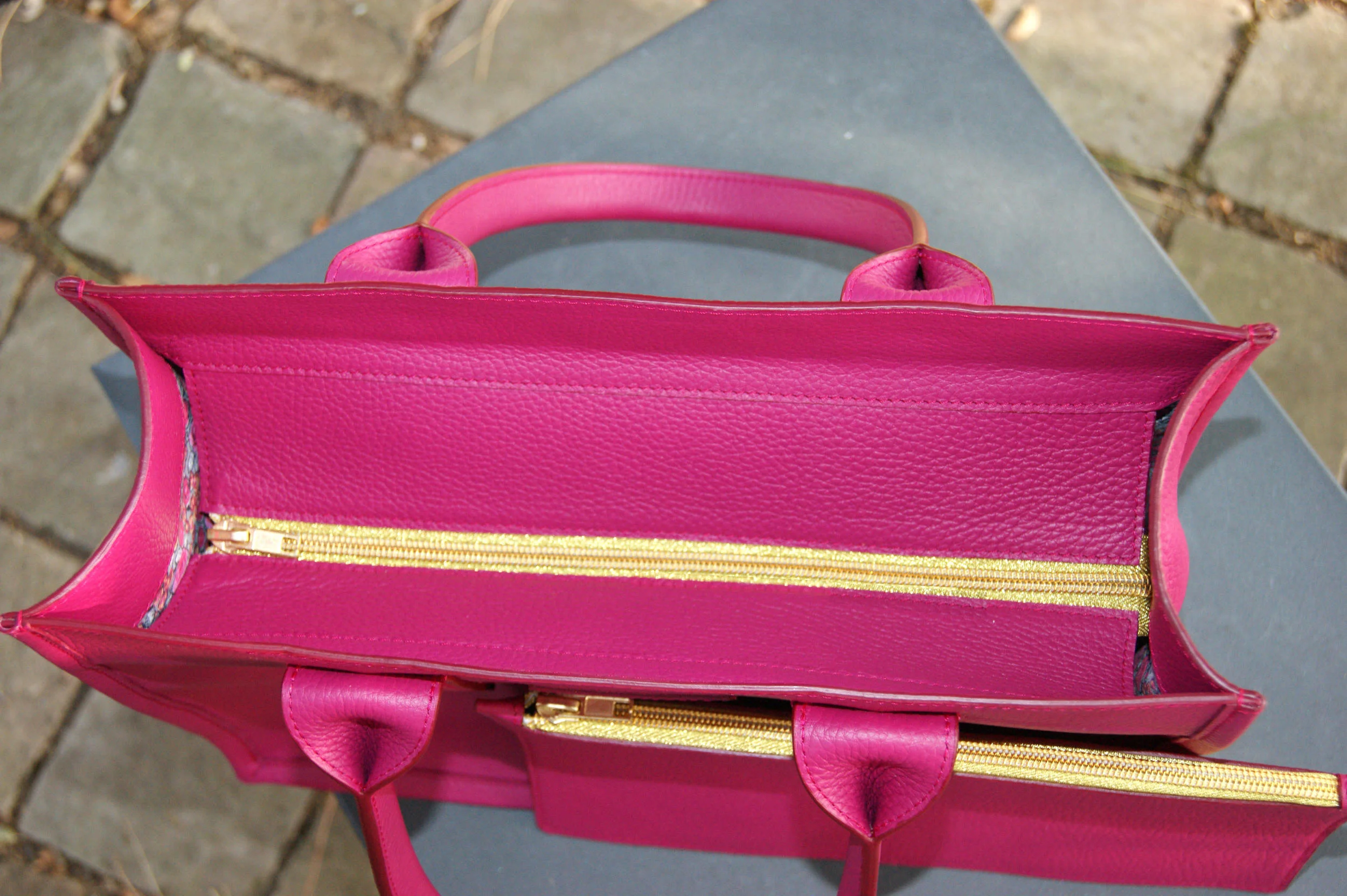 Création française sac sur mesure petit cabas cuir grainé français fuschia bougainvillier (copie)