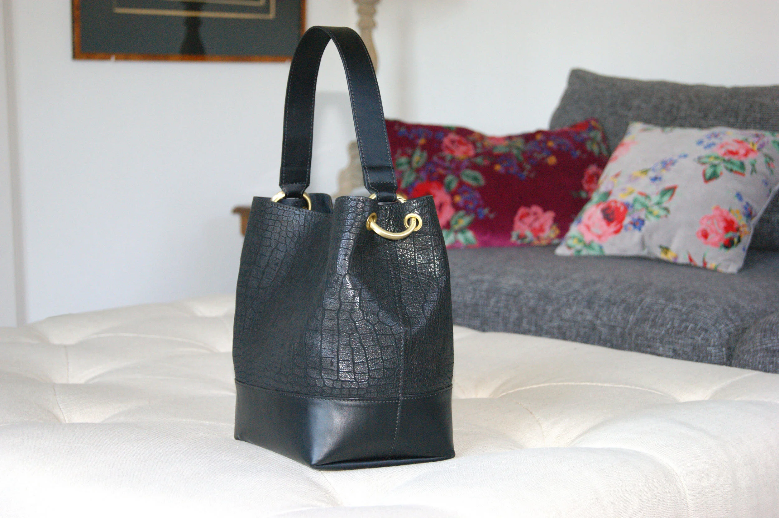 petit sac cuir noir embossé croco profil