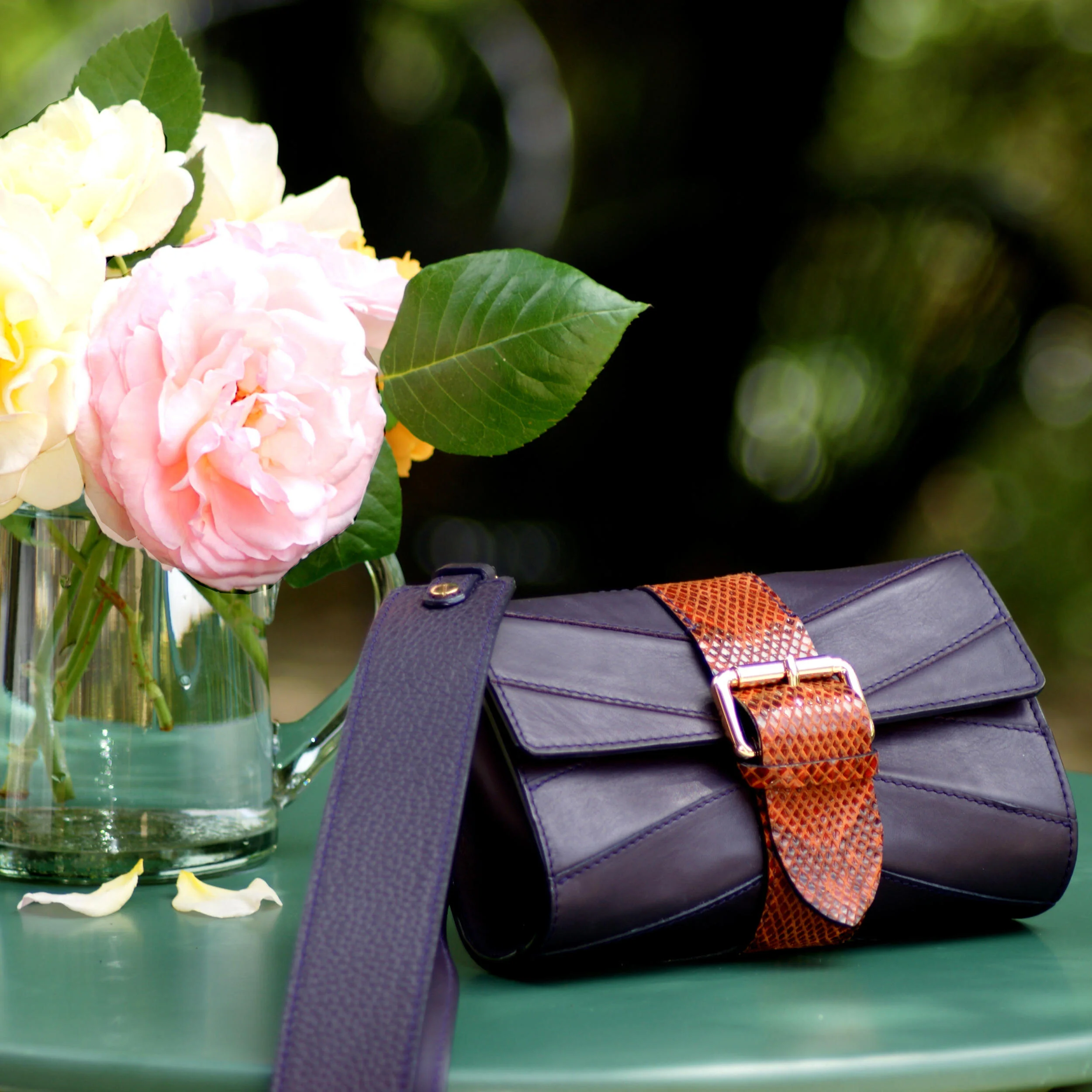 sur-mesure-petit-sac-soirée-cuir-violet-encre