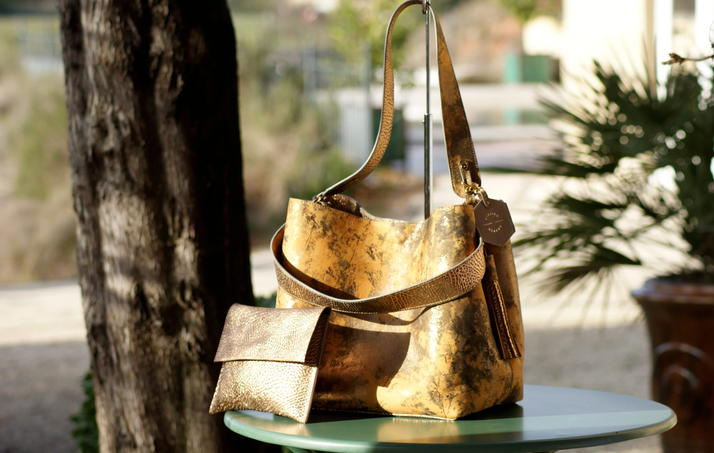 Sur mesure sac seau "Sceau" cuir fantaisie ocre jaune et éclats métallisés