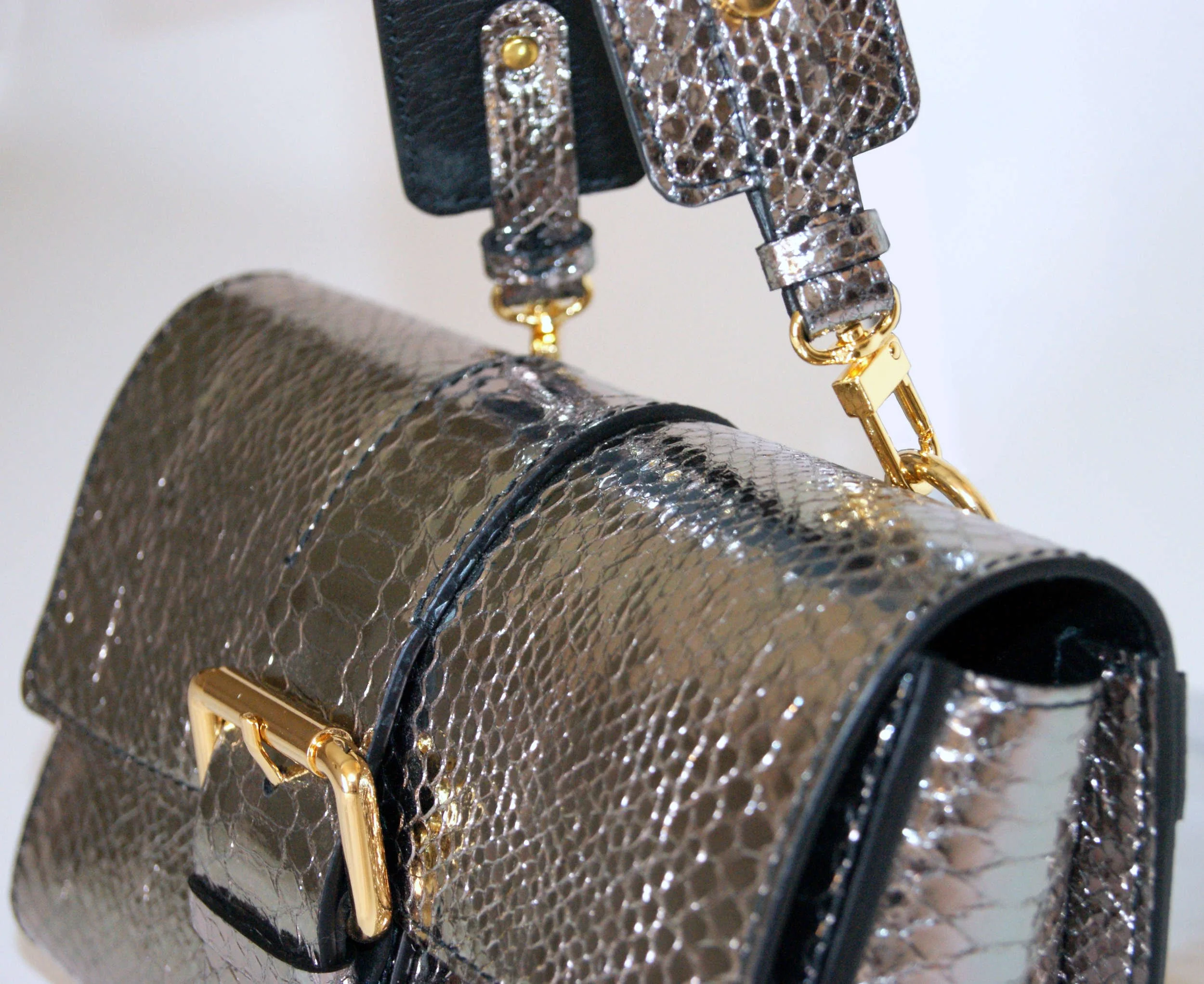 atelier-clarus-maroquinerie-sac-le-tout-mini-python-acier-5.JPG