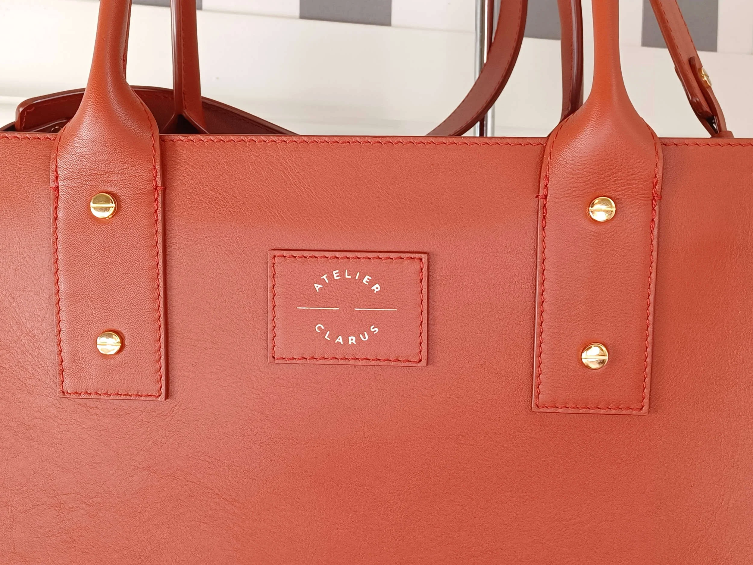 Sur mesure cabas "Off Course" - Modèle moyen en cuir lisse couleur gold