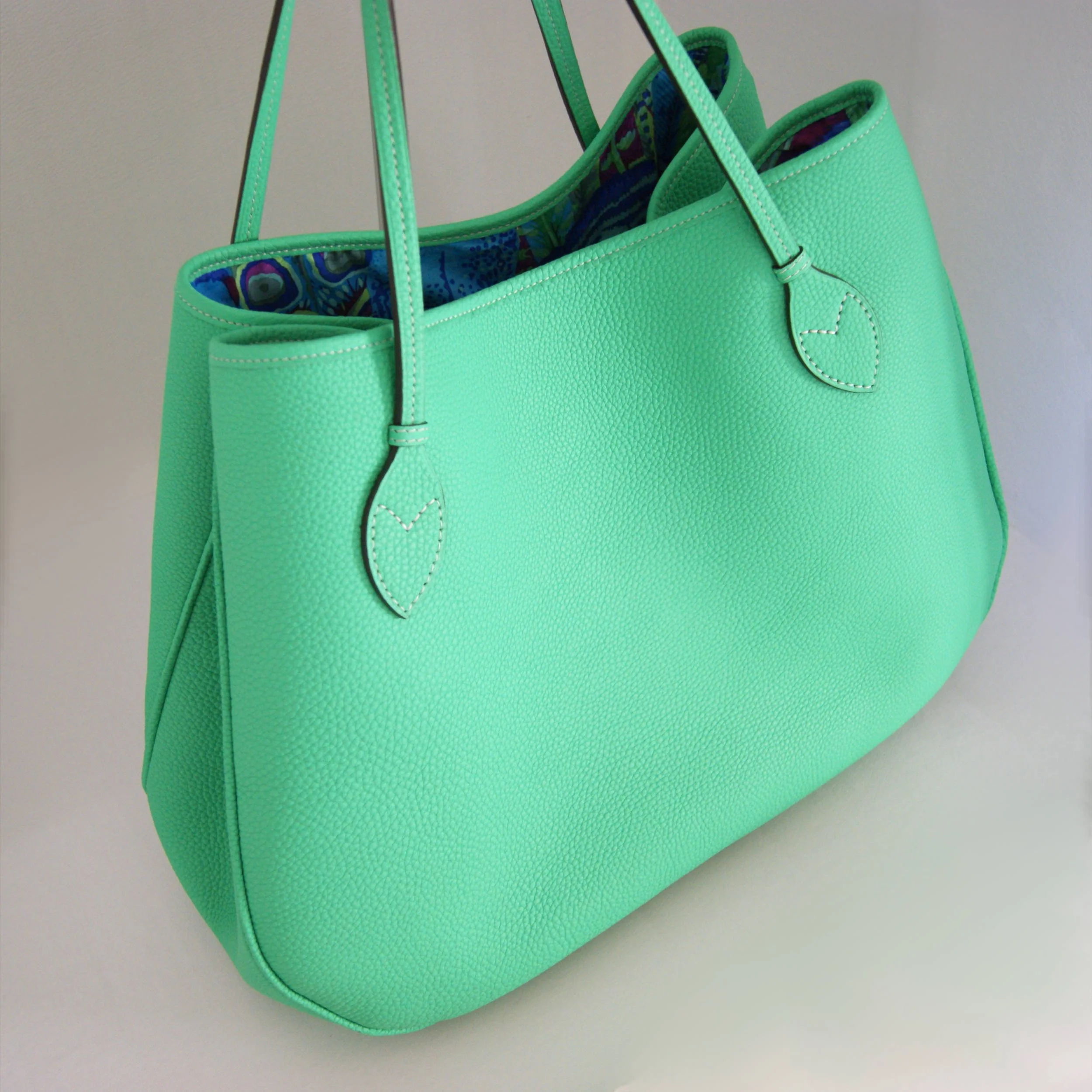 atelier-clarus-sac-papillon-vert-vue-haut-demi-profil.JPG