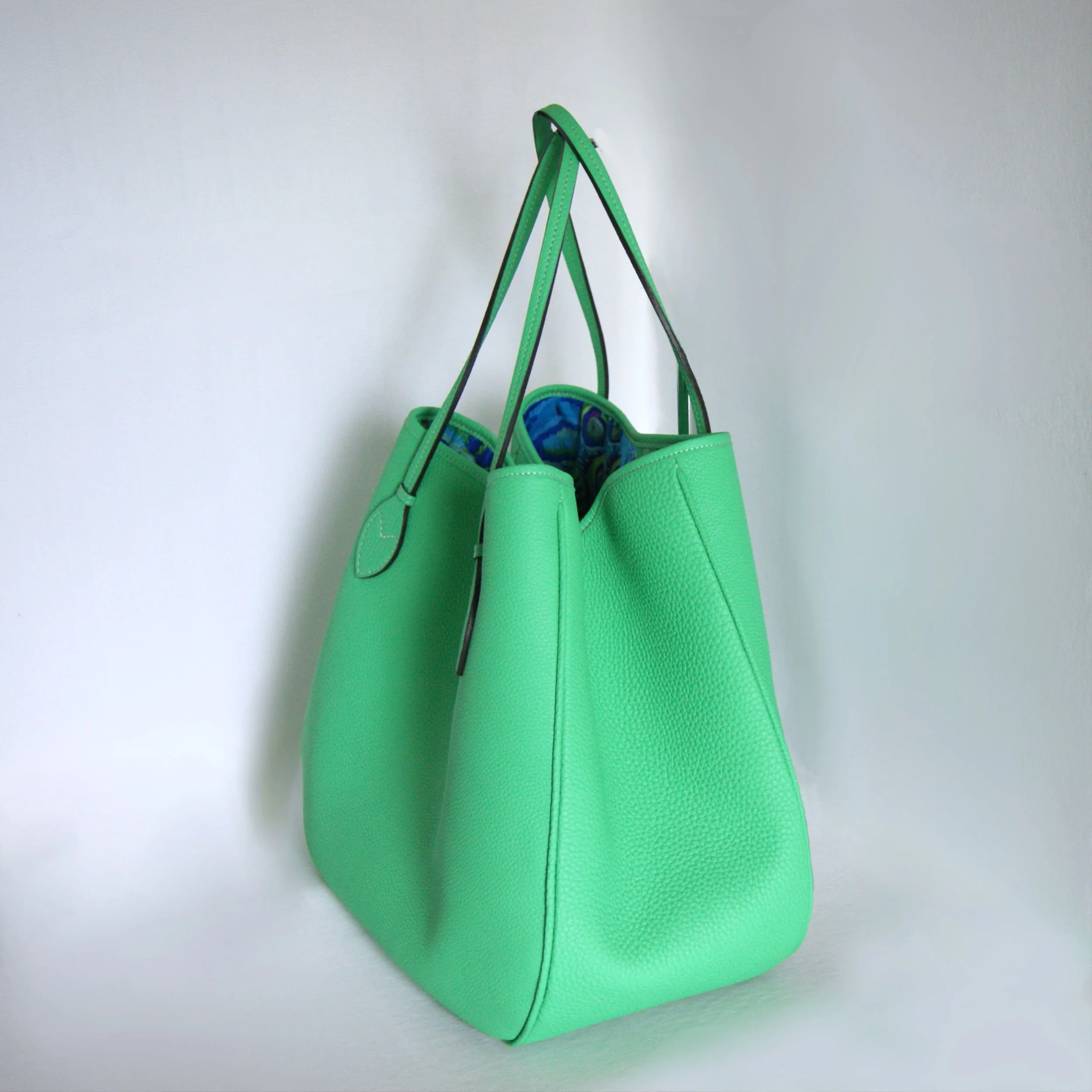 atelier-clarus-sac-papillon-vert-vue-profil.JPG