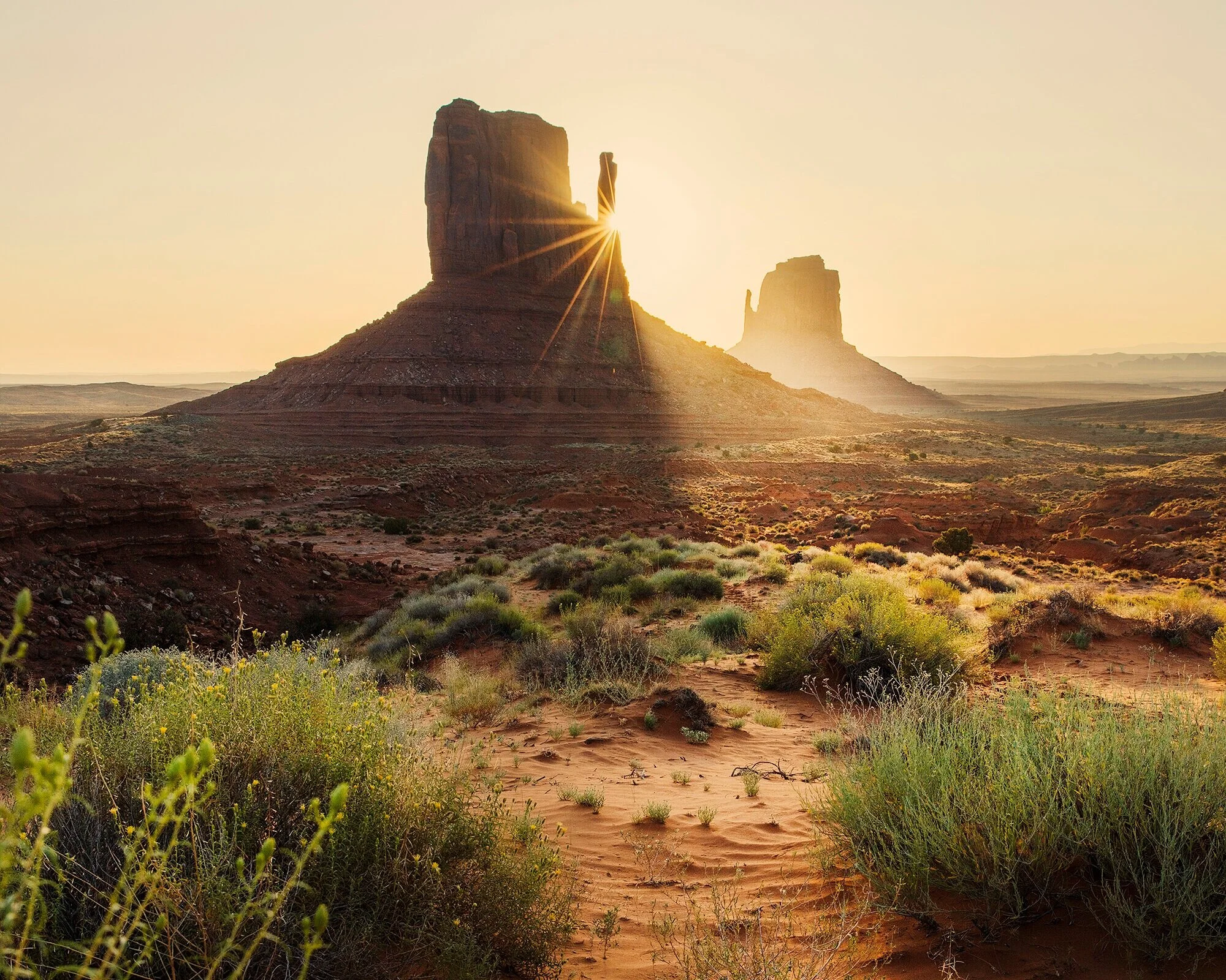 view+of+a+sunset+beyond+the+elephant+monument+in+monument+valley