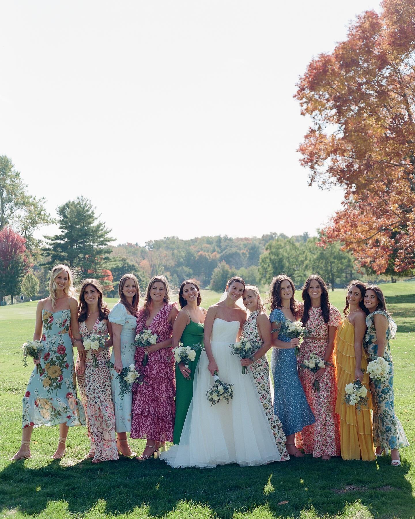 Claire and her perfect bridesmaids photographed on film during their late summer wedding 🌸🌼🌺

#filmweddingphotographer #filmisnotdead #documentaryweddingphotographer #hamptonswedding #hamptonsweekend #holga #contax645 #nycweddingphotographer