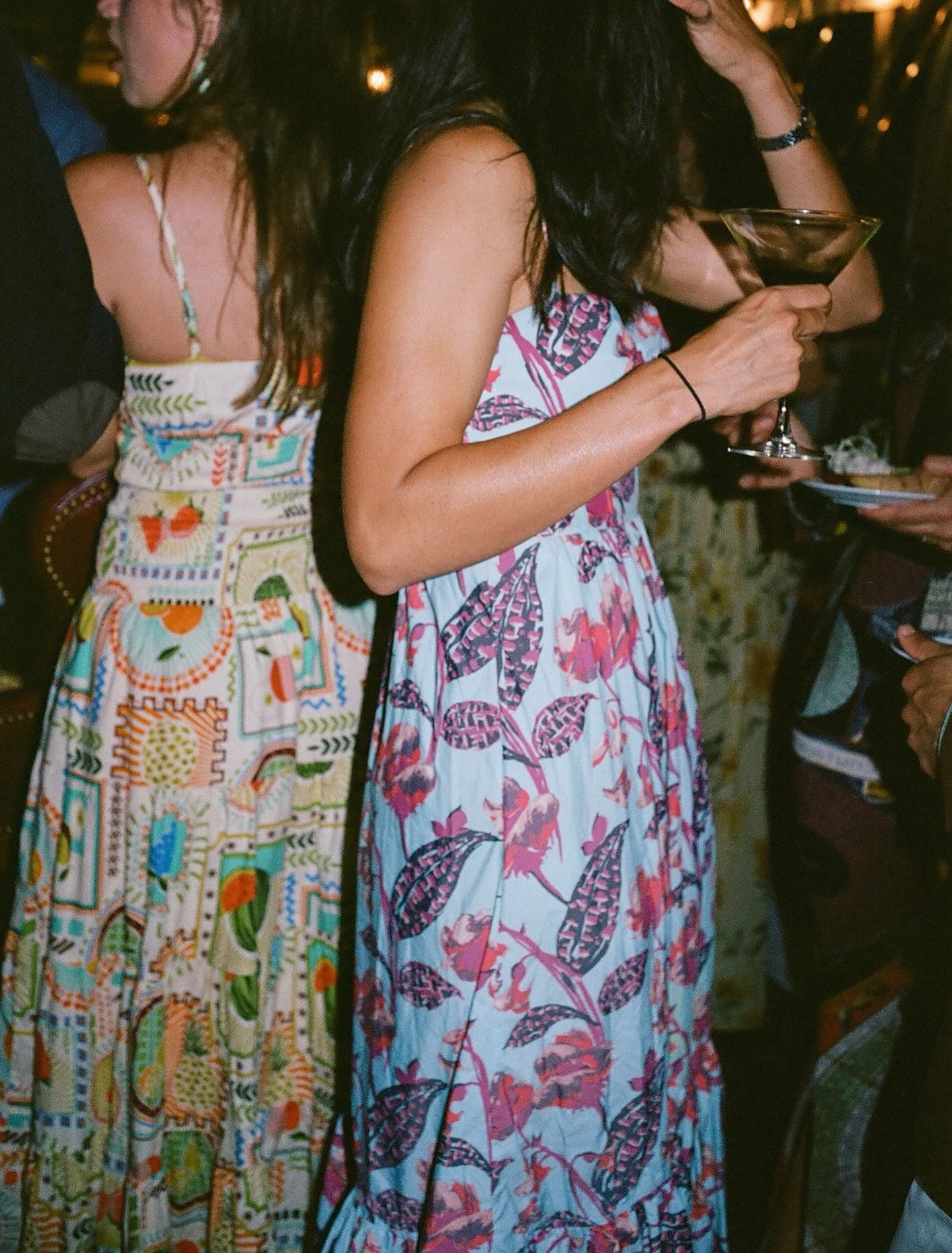 After an intimate family dinner, Caroline and Quincy hosted a chic Martha&rsquo;s Vineyard welcome for all their guests featuring mezcal Negronis, espresso martinis, sweet bites, and the first hugs of the weekend. 

Planning and design: @whimevents
@