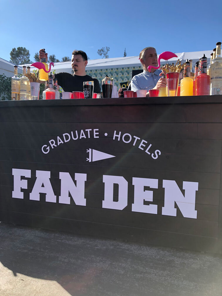 Fan Den Bar with bartenders
