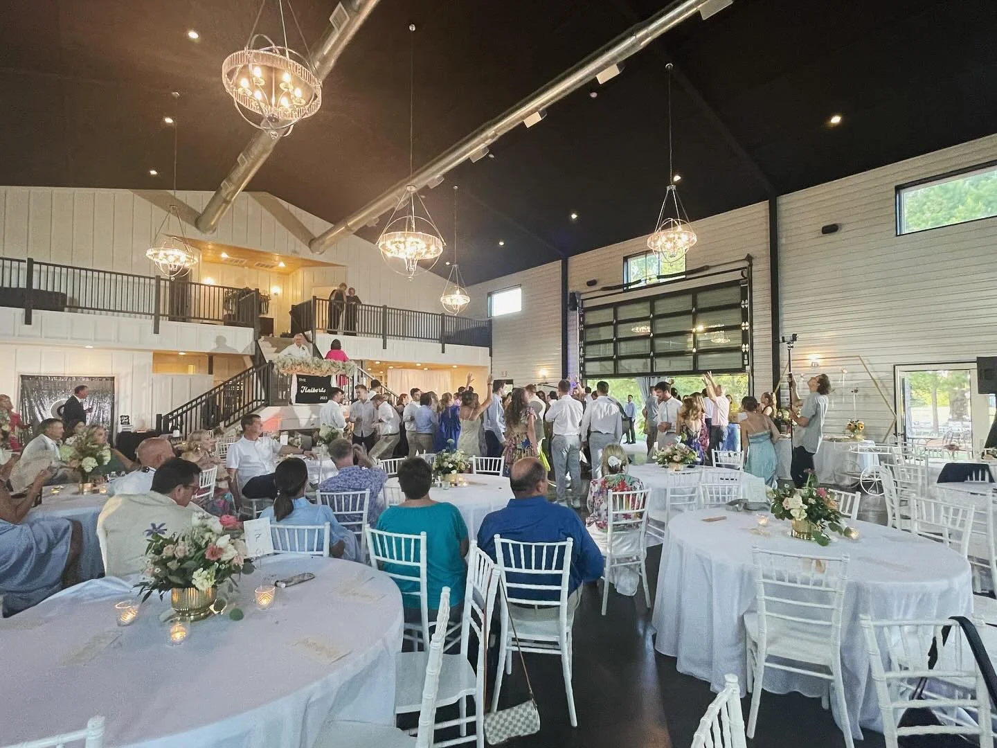 Want something more intimate with a smaller budget? Email us at hiddenpinesvenue@gmail.com or message us for more info on our
promotional offers during January and February 2024.