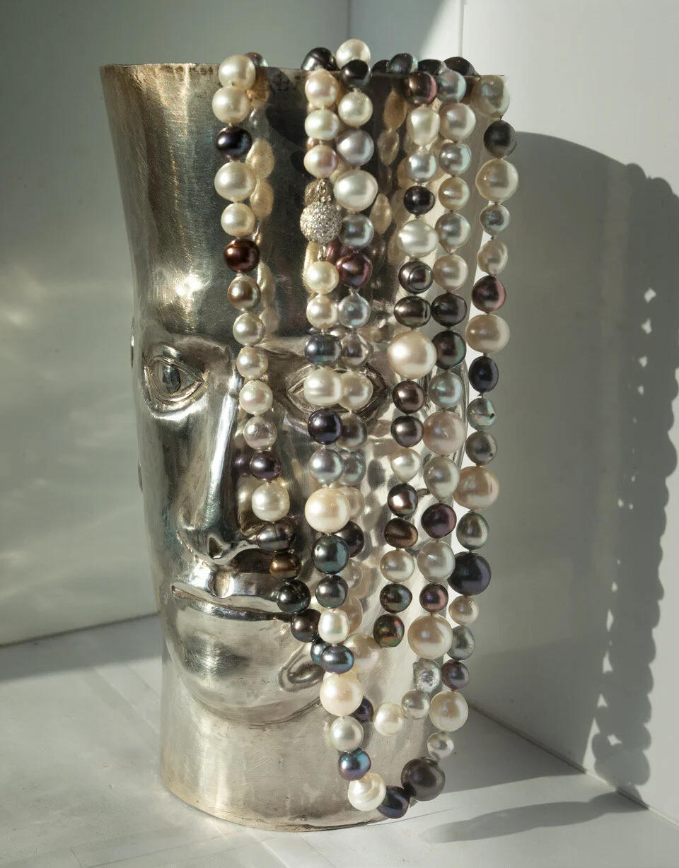 Black and White Multi Peal Necklack