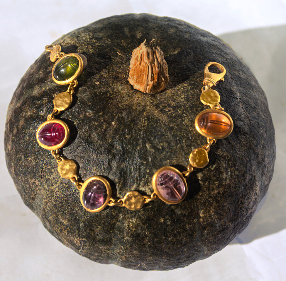 Vintage Scarab Bracelet Earrings - Semiprecious Stone 12K Gold Filled  Carved Beetle Set - Signed H.G. - 1940s Vintage Jewelry