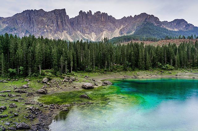 weirdass green blue lake in the Dolomites 👌👌