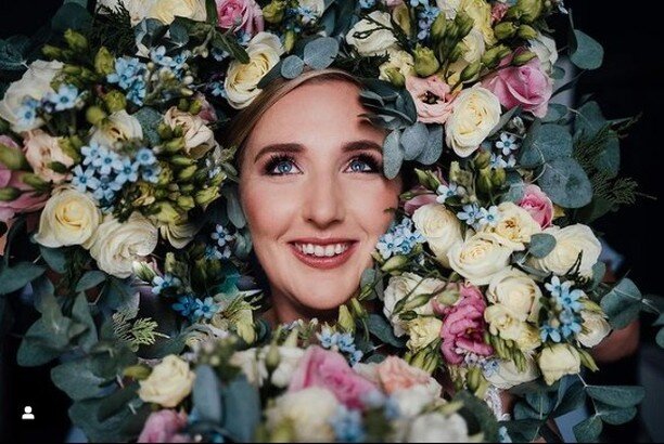 What a wonderfull picture! We create this stunning bouquets for one of our lasr week wedding! photo #kathrynphotos #ejbirdy #prestwoldhall