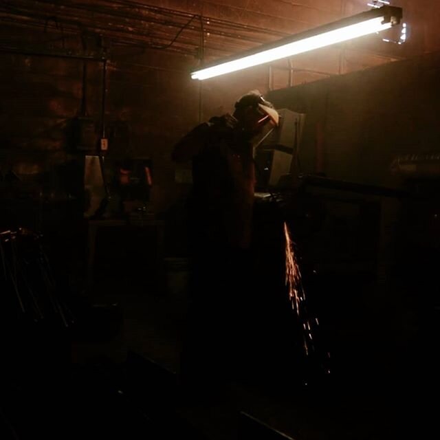 A few days ago a bunch of buddies teamed up as a solid crew and collaborated on a lighting excercise &quot;The Welder&quot;.
- Artur Zaitsev

https://vimeo.com/361126176

Credits:
DP: @arturzaitsev.dp
Gaffer: @philippemaurice
Key Grip: @mazai.photo
1