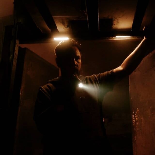 A few days ago a bunch of buddies teamed up as a solid crew and collaborated on a lighting excercise &quot;The Welder&quot;.
- Artur Zaitsev

https://vimeo.com/361126176

Credits:
DP: @arturzaitsev.dp
Gaffer: @philippemaurice
Key Grip: @mazai.photo
1