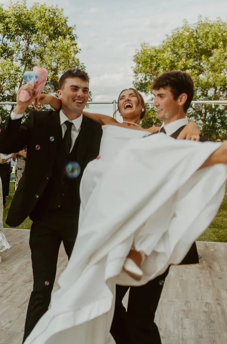 Backyard+wedding+bismarck+North+dakota+planned+by+behind+the+scenes+events