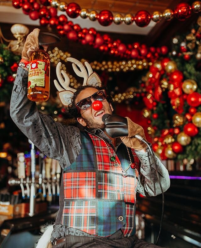 Tomorrow is your LAST CHANCE for Christmas Karaoke--will we see you here? 🎤⁠
.⁠
.⁠
.⁠
#rudolphsbar #rudolph #whiskey #karaoke #christmaskaraoke #thingstodochicago #popupbar #chicagopopup #chicagofoodauthority #chicagogram