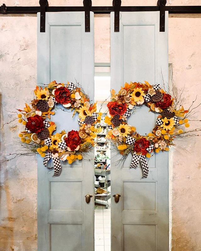 Gahh! We love this French patina mixed with fall. We’re so blessed to have this space at our everyday floral shop @grayce_floral! Who is having a fall 2020 wedding!? We want to meet you and help make some beautiful visions come to life!
(806)797-9714

#lubbockweddingcoordinator #lubbockweddingflorist #westtexaswedding #weddingcoordination #liveinspired #frenchpatina #homedecor #graycefloral #wheregardenmeetshome #lubbockcaterer #letusserveyou