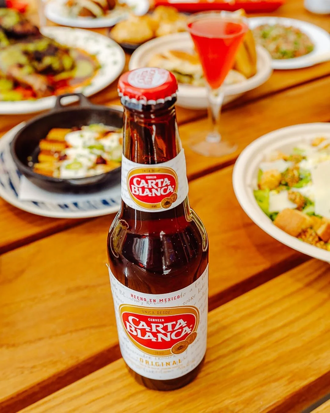 MI GENTE! 💭 PREGUNTA: Bottled or draft beer? 🤔 We also have cocktails to choose from, like our Paloma or El Jefe ✨