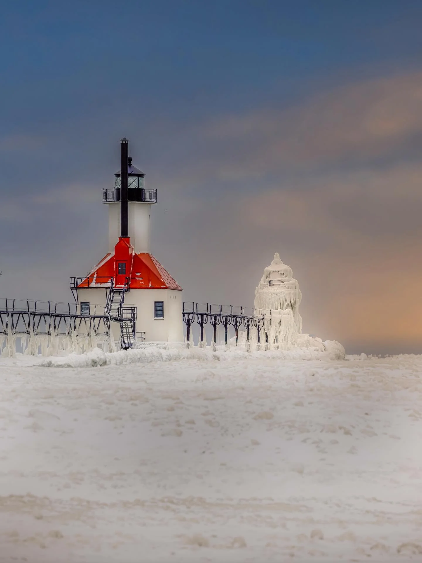 Winter moments &hellip; #winter #wintermoments #greatlakes #lakemichigan #lakemichiganwinter