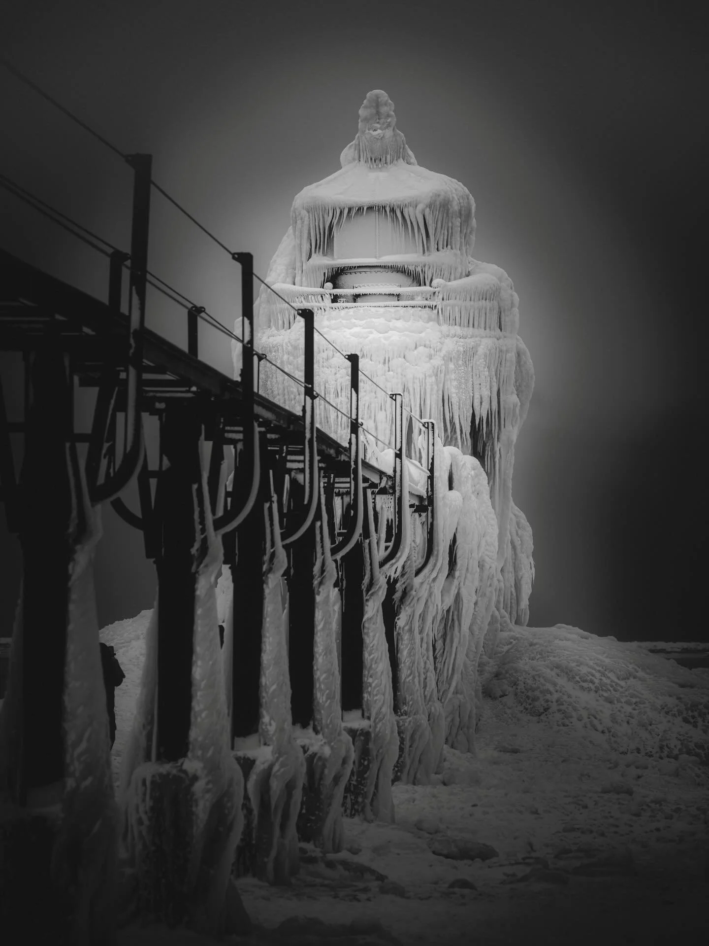 #winter #wintersgrip #blackandwhite #blackandwhitephotographylovers #monochrome