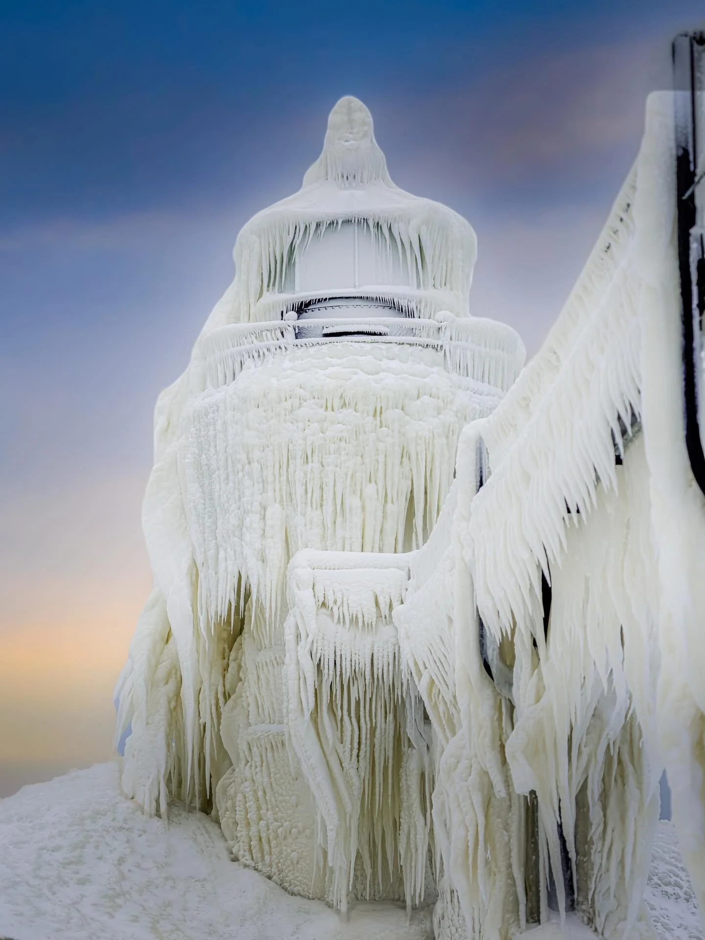 Below zero winter sunsets&hellip;. #winter #winterishere #frozen #frozenlighthouse #lighthouse