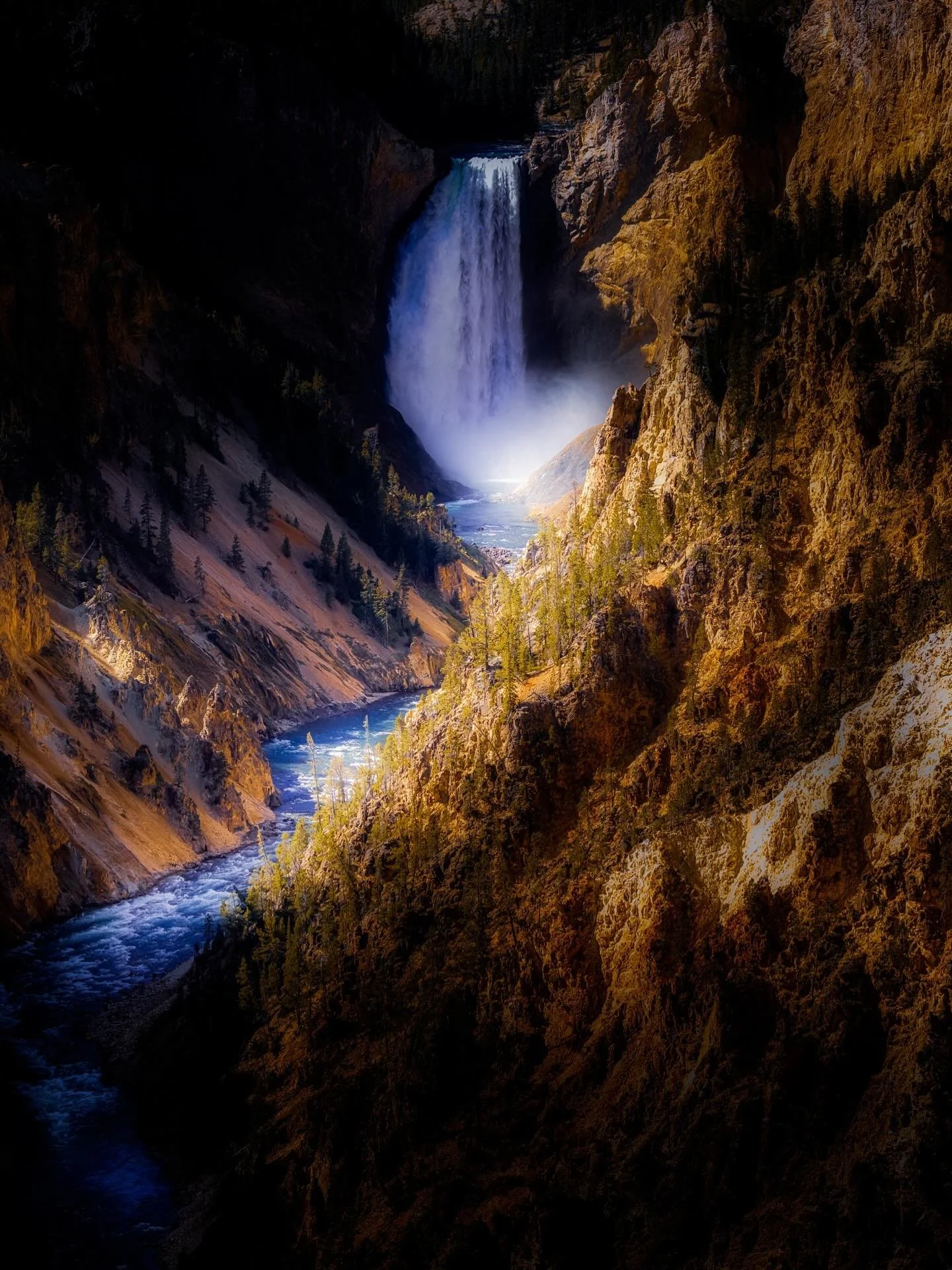 #yellowstone #wyoming #wyomingphotographer #wyominglife #wyomingwaterfalls