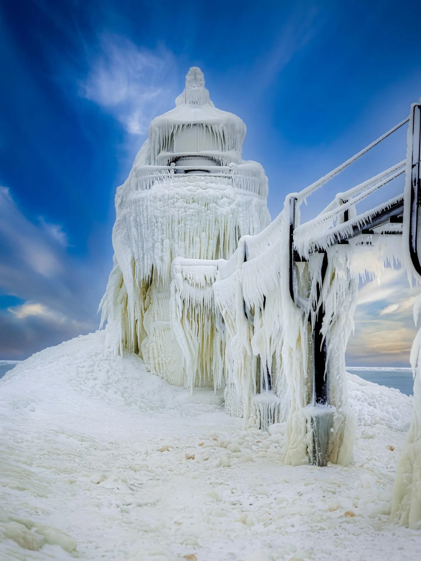 Looks like it&rsquo;s a wrap for Ice on the lighthouse this season&hellip; the weather has started to warm.. was some great shots this year!  #ice #lighthouse #greatlakes #lakemichigan #lakemichiganlighthouses