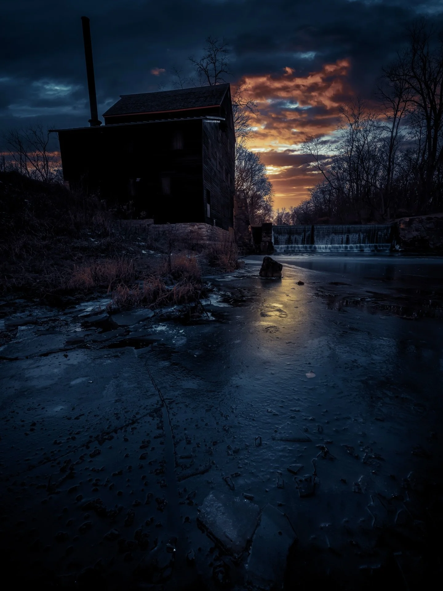 The last light of day&hellip;.. #home #hometown #iowa #iowasunset #sunset