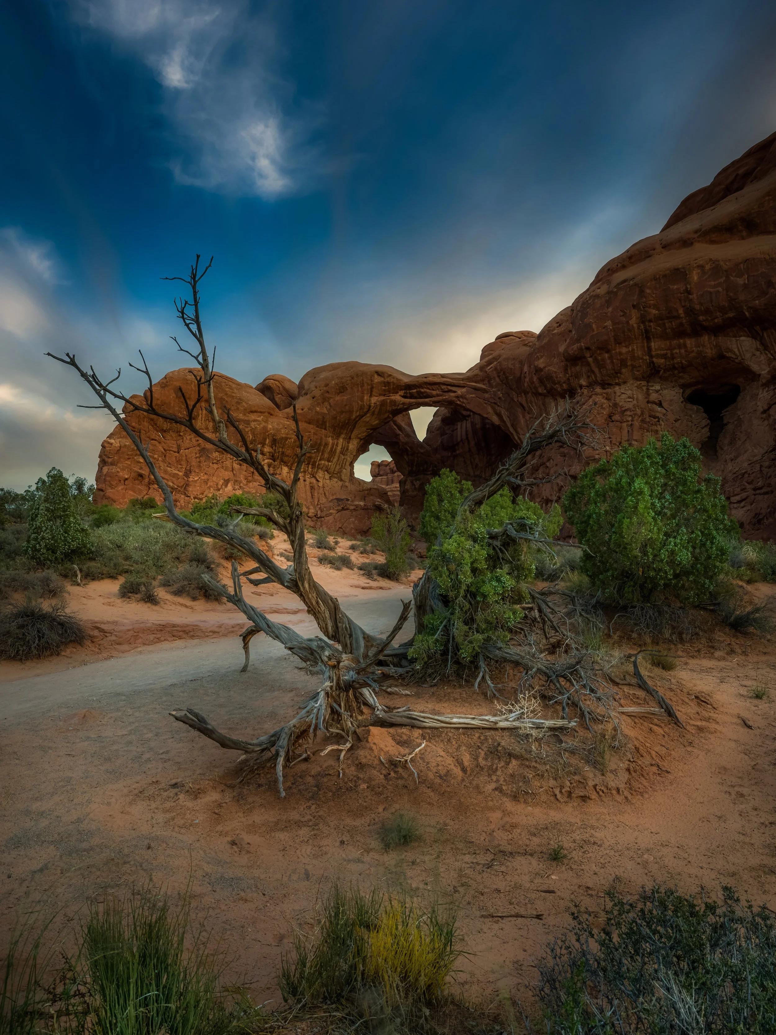Waiting for sunrise at Double Arch &hellip; #moab #archesnationalpark #utah #utahphotographer