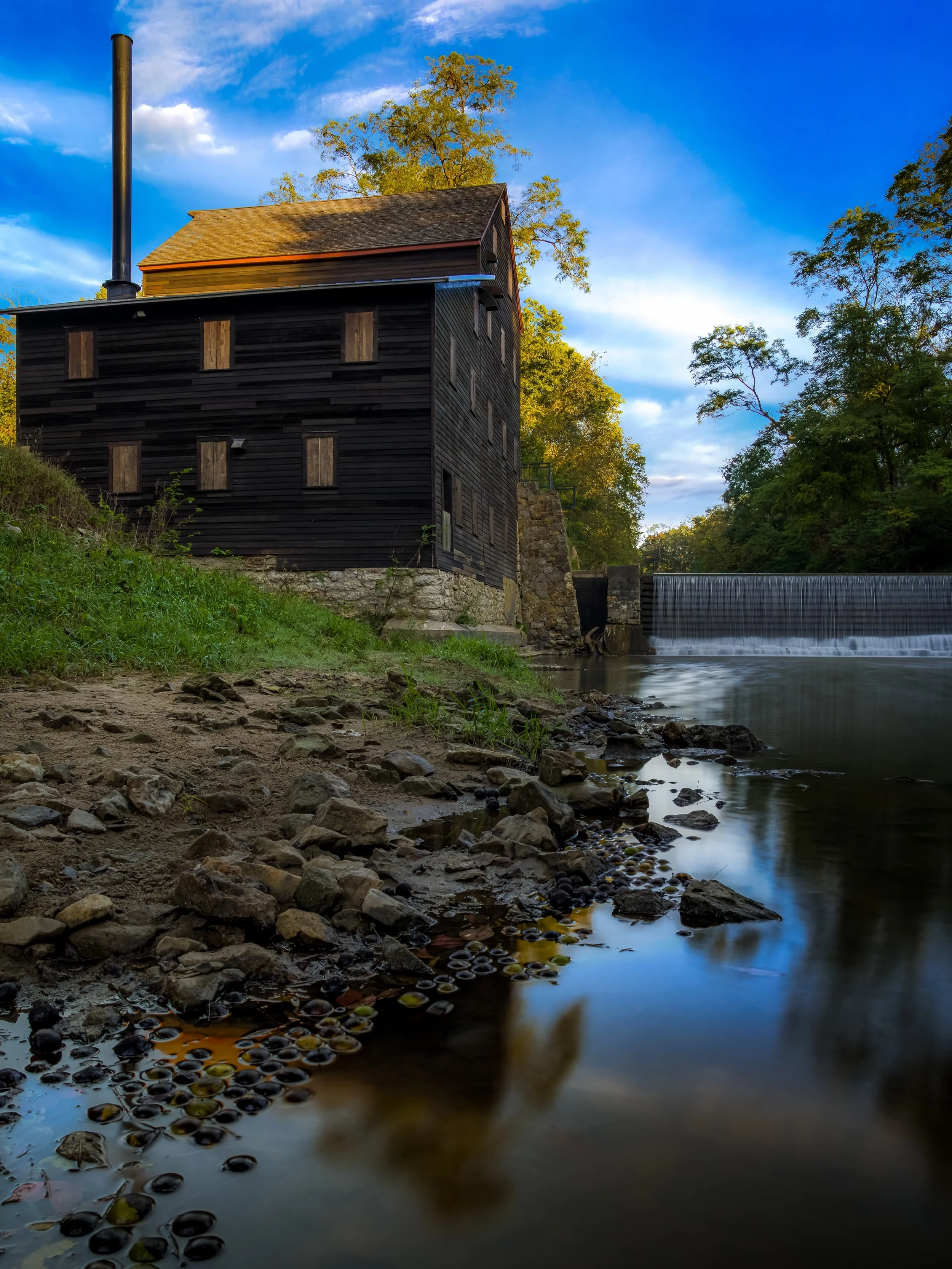Driving through my hometown tonight&hellip; seeing what time changed, and what it never could. 
Some buildings are different. Roads wider. Old places gone. But some things still hit the same. Certain corners still carry ghosts. 

A lot of memories of